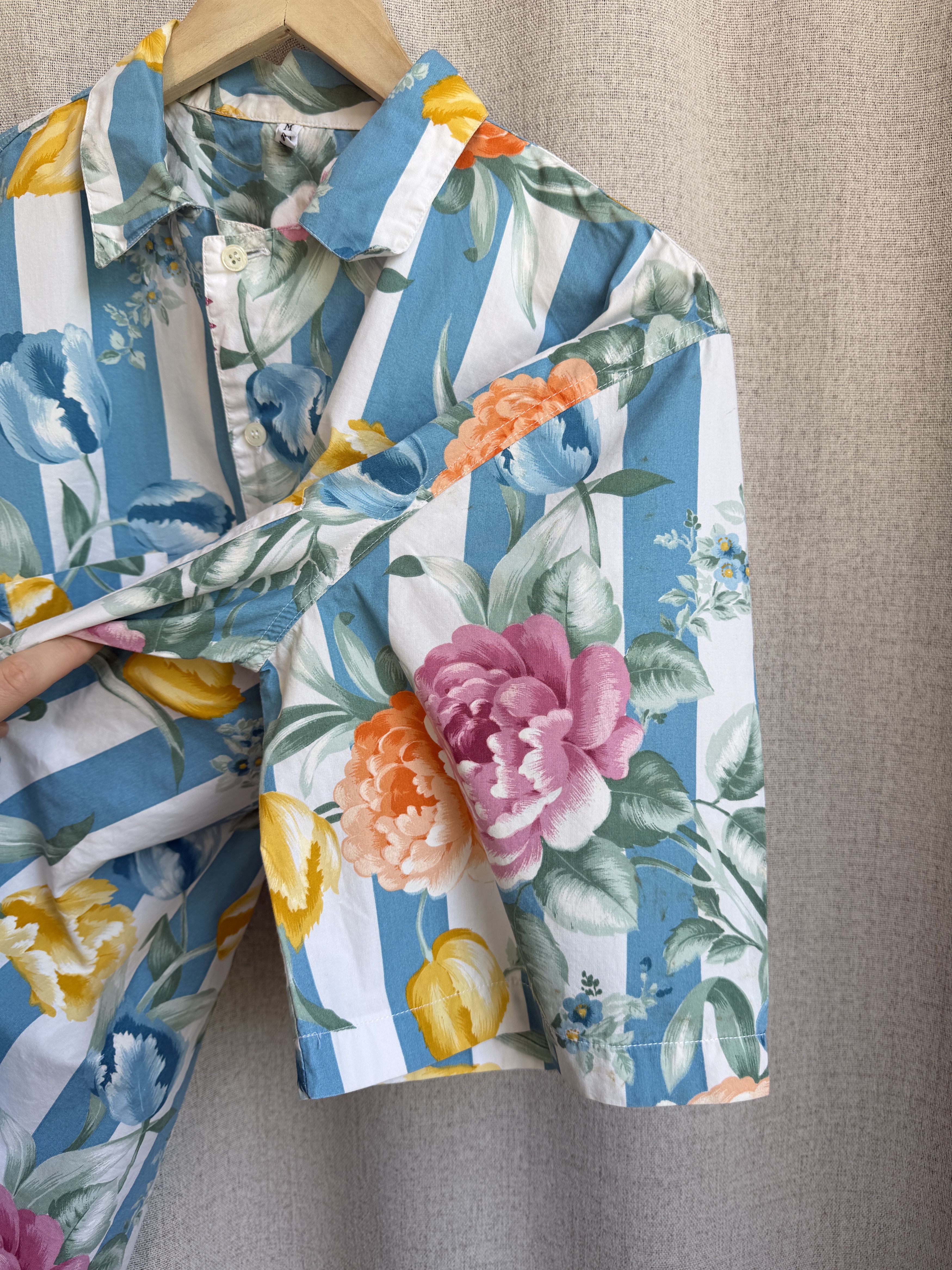 Vintage Vintage 80-90s Hawaiian Floral Graphic Button Up Shirt Size US M / EU 48-50 / 2 - 12 Thumbnail