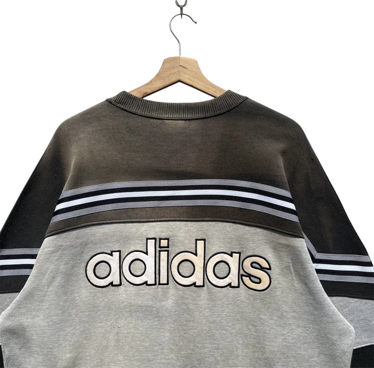 Adidas RARE🔥 Disstressed Vintage 90s Adidas Big Logo Spellout Size US L / EU 52-54 / 3 - 4 Thumbnail