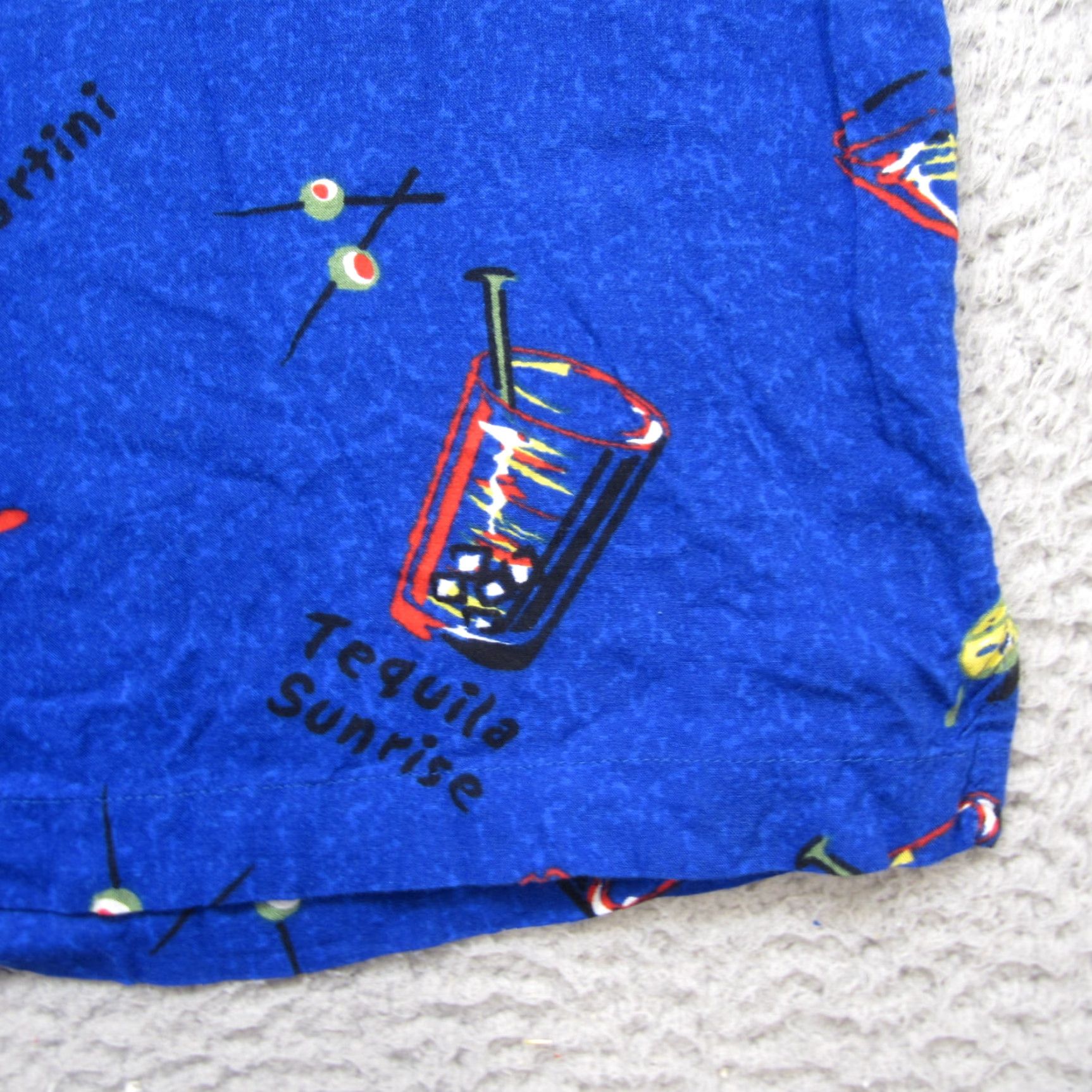 Cherokee Cherokee Shirt Mens Large Blue Button Up Waikiki Hawaiian Cocktails Drinks Party Size US L / EU 52-54 / 3 - 3 Thumbnail
