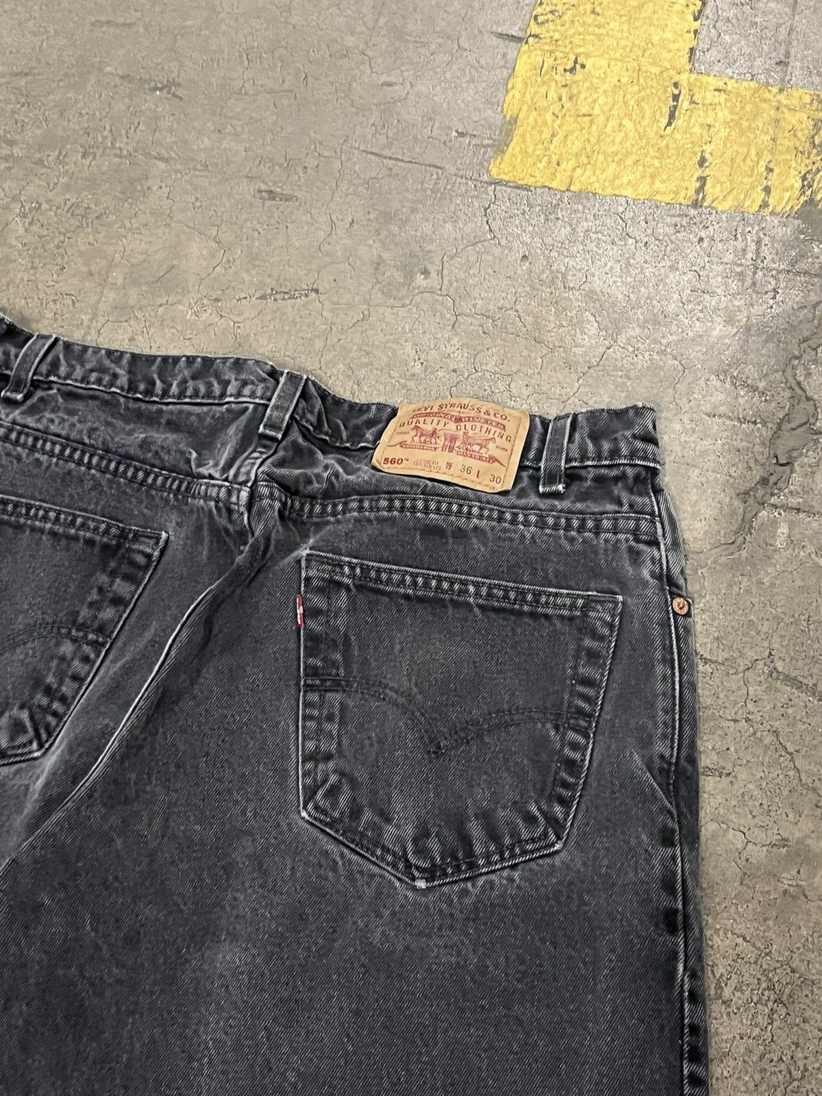 Levi's × Vintage Vintage Levi’s 560 loose fit jeans Size US 36 / EU 52 - 2 Thumbnail