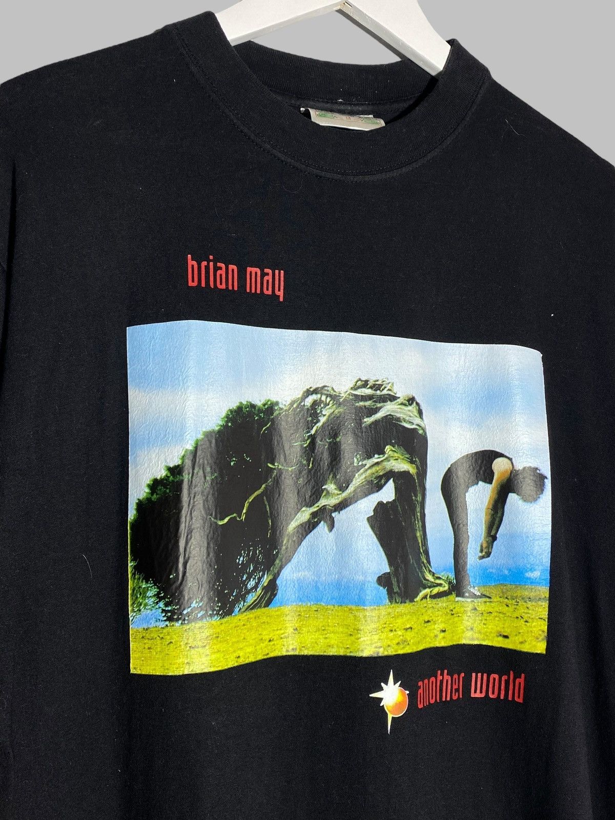 Band Tees 🔥 VINTAGE BRIAN MAY TOUR 1998 BAND TEE QUEEN ANOTHER WORLD 🔥 Size US M / EU 48-50 / 2 - 3 Thumbnail