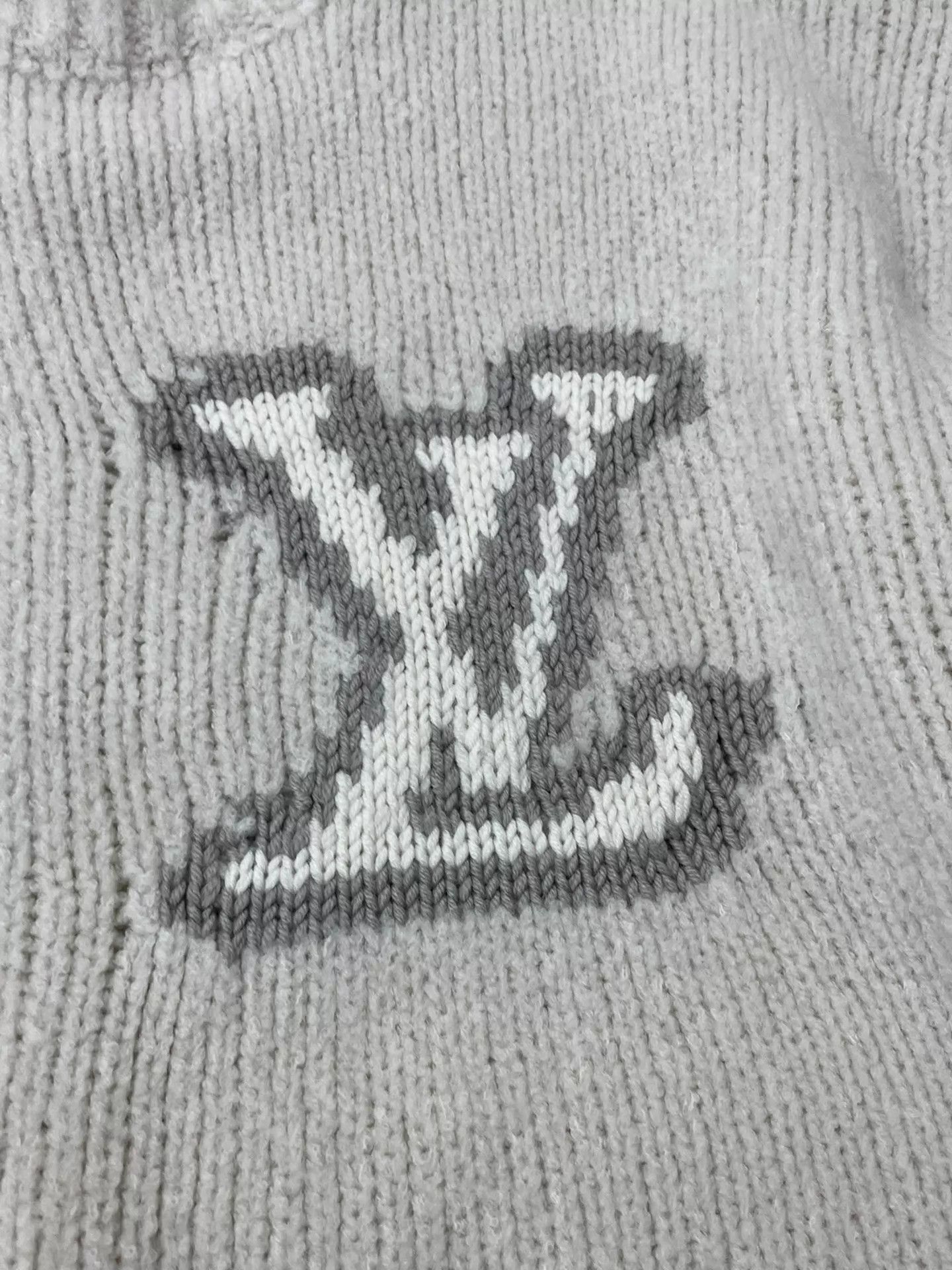Louis Vuitton LV big logo unisex M sweater Size US M / EU 48-50 / 2 - 2 Thumbnail