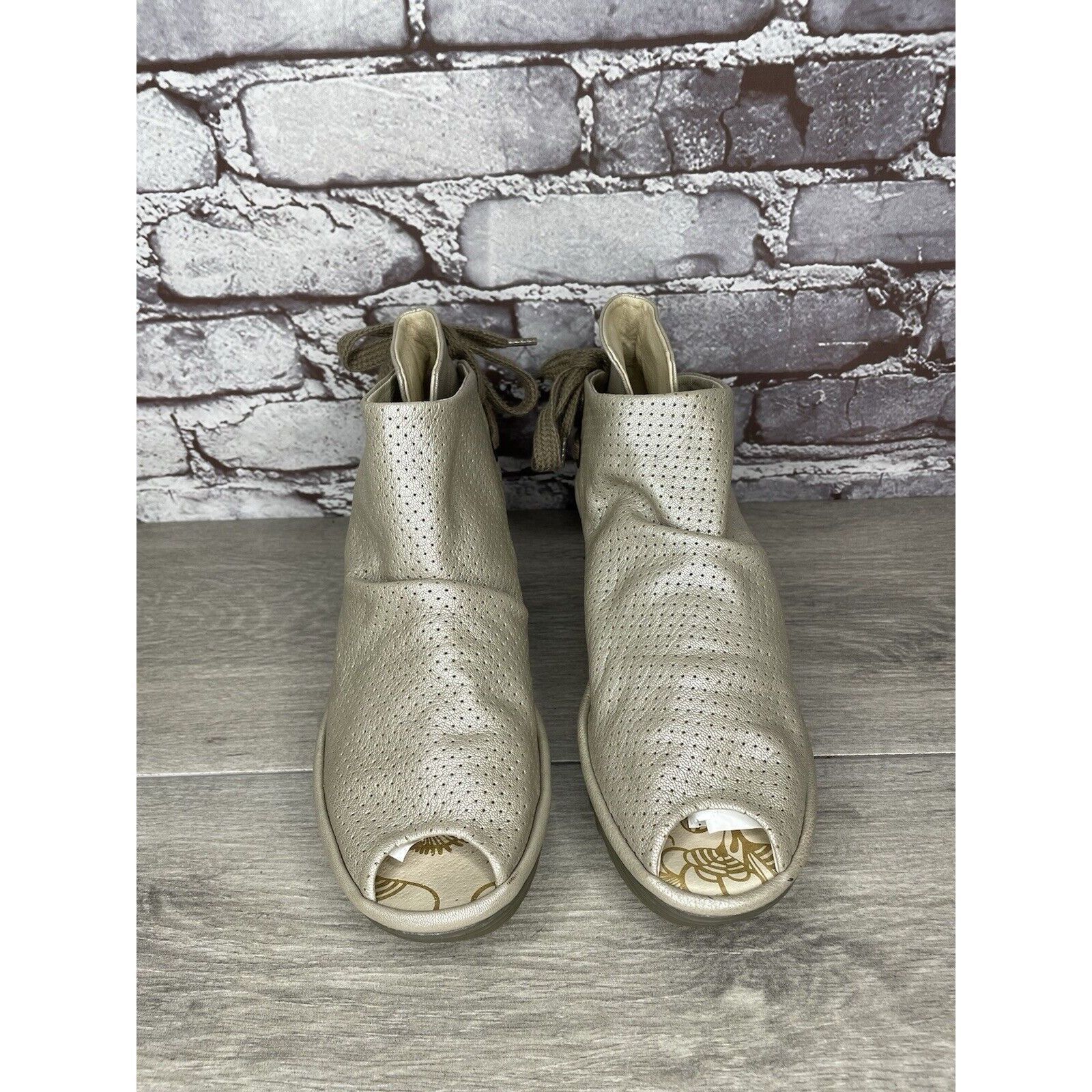 Fly London FLY London Yake Pearl White Leather Perforated Back Lace Wed Size US 7.5 / IT 37.5 - 11 Thumbnail