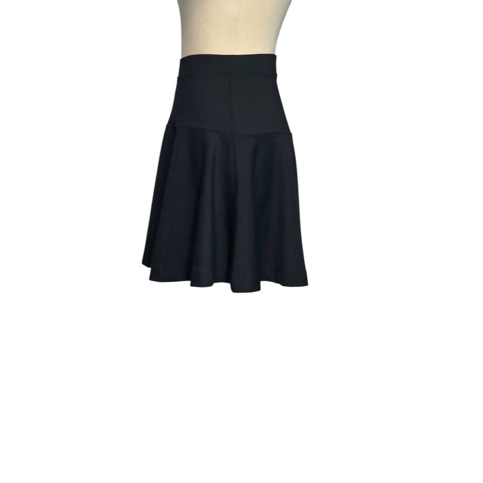 Old Navy Old Navy black pull on A line mini skirt size Small Size 30" / US 8 / IT 44 - 12 Thumbnail