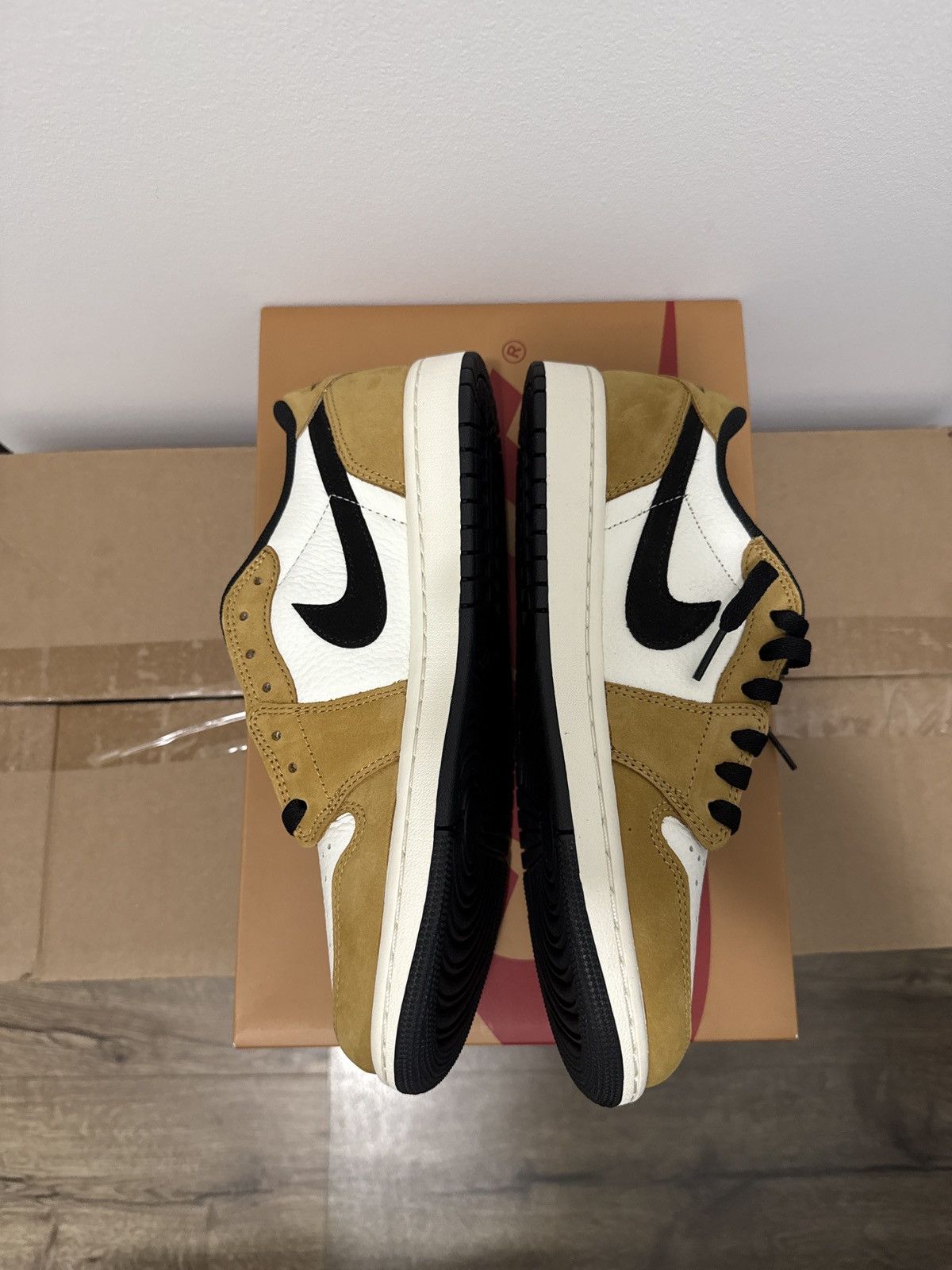 Jordan Brand Jordan 1 Low OG Rookie of the Year Size US 10 / EU 43 - 3 Thumbnail