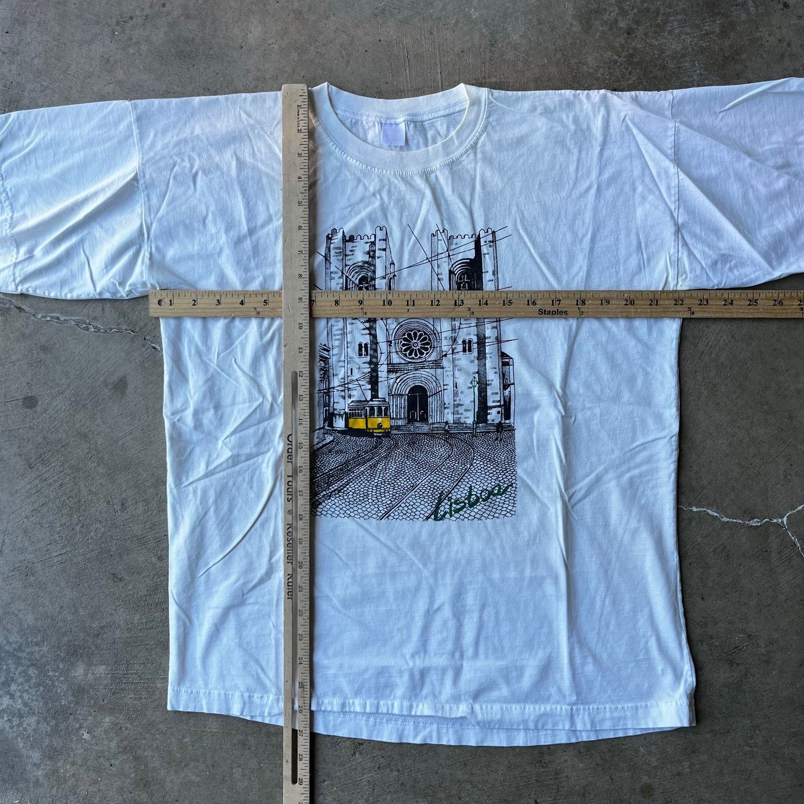 Vintage Vintage Lisbon Cathedral Tram T-Shirt Portugal Souvenir 2XL Size US XXL / EU 58 / 5 - 3 Thumbnail