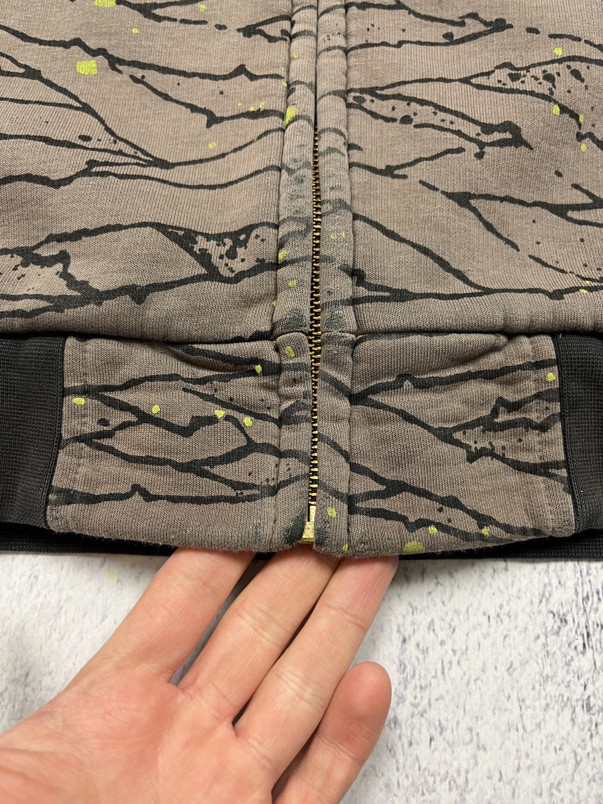 Carhartt × Vintage Crazy Y2k Carhartt Distressed Zip Up Hoodie Jacket Camo Rare Size US M / EU 48-50 / 2 - 8 Thumbnail