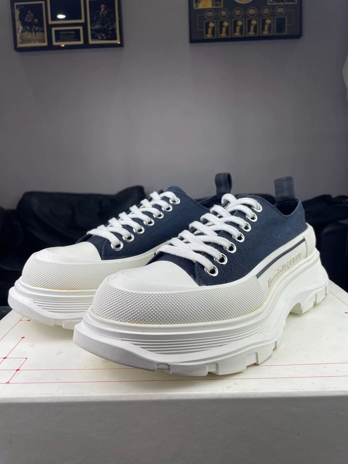 Alexander McQueen Alexander McQueen Black Lowtop Sneakers 7.5 Men Size US 7.5 / EU 40-41 - 1 Thumbnail