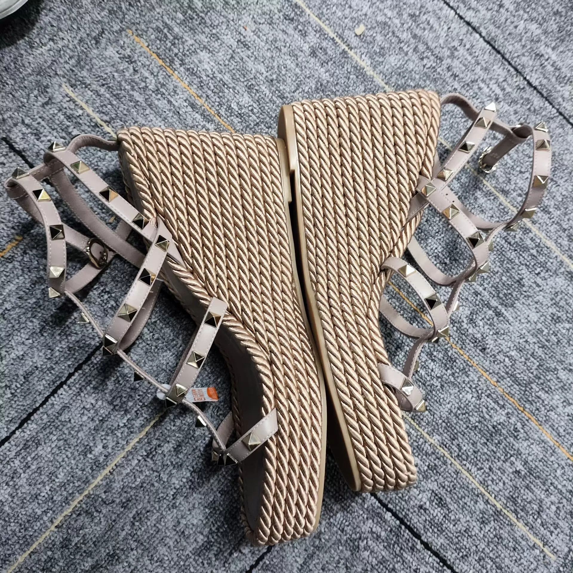 Valentino Valentino Rockstud Nude 41 Women's Pumps Size US 10.5 / IT 40.5 - 2 Thumbnail