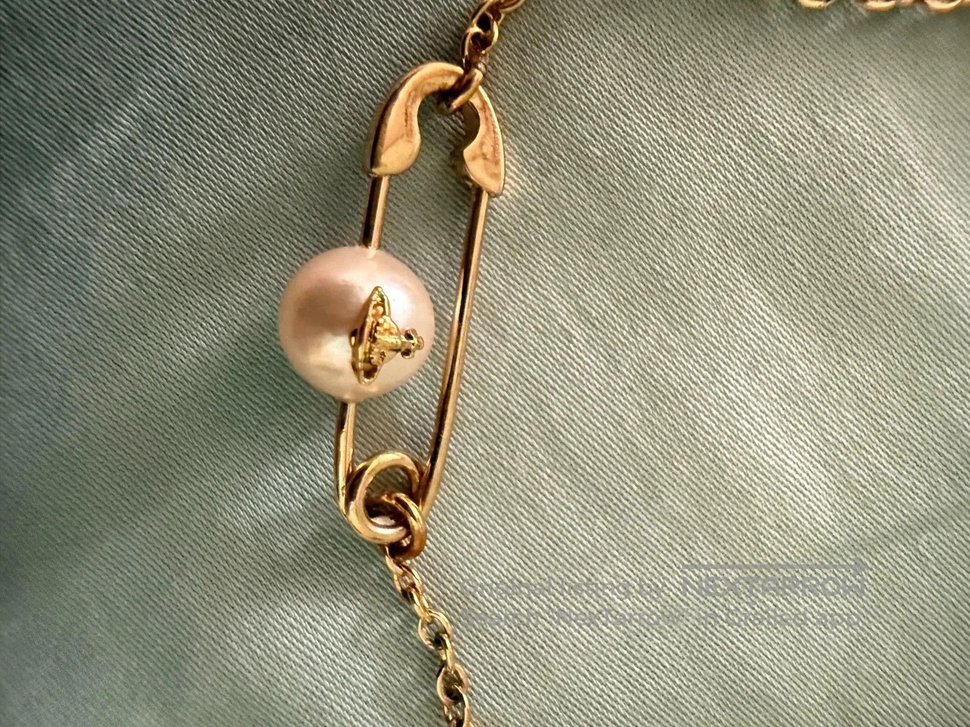 Chanel classic pearl brooch necklace. Size ONE SIZE - 2 Thumbnail
