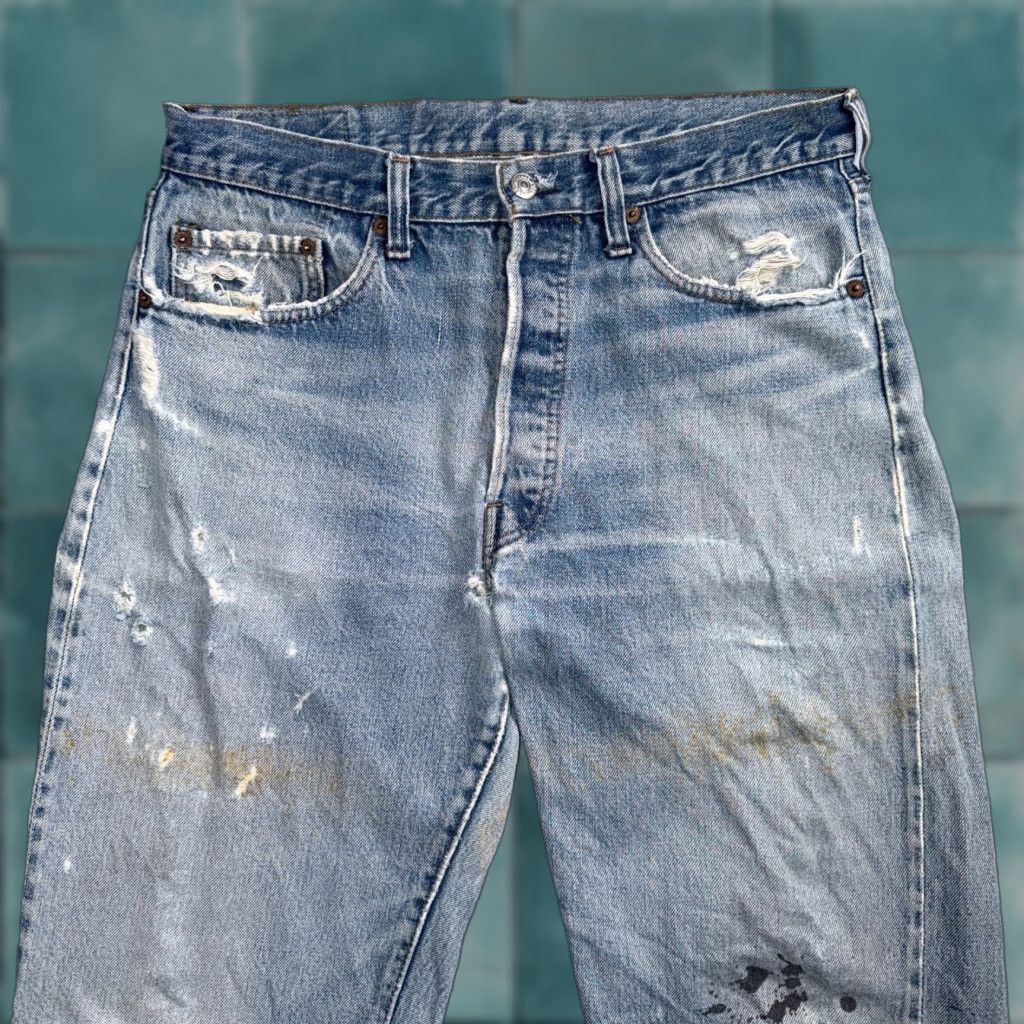 Levi's Levi's 501 Jeans Vintage 80s Light Wash 34x36 32x32 USA Selvedge Button Jeans Men Regular Size US 32 / EU 48 - 1 Thumbnail