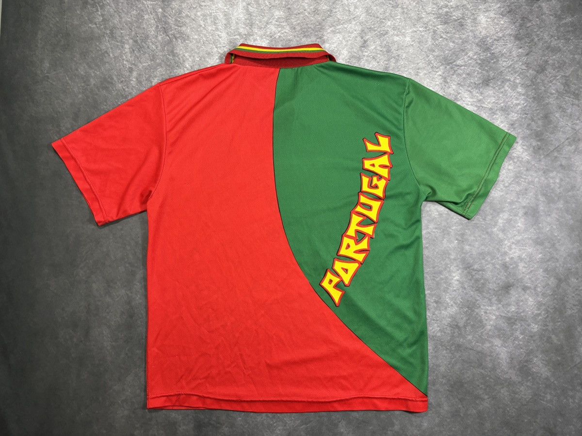Vintage Vintage Portugal Soccer Jersey Collar All Over Print 2000s S Size US M / EU 48-50 / 2 - 11 Thumbnail