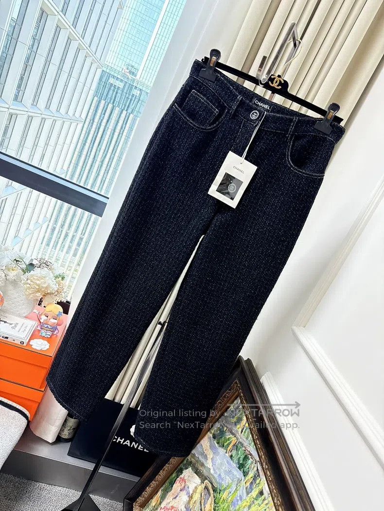 Chanel Chanel 24B black tweed straight trousers Size 25" / US 0 / IT 36 - 1 Thumbnail