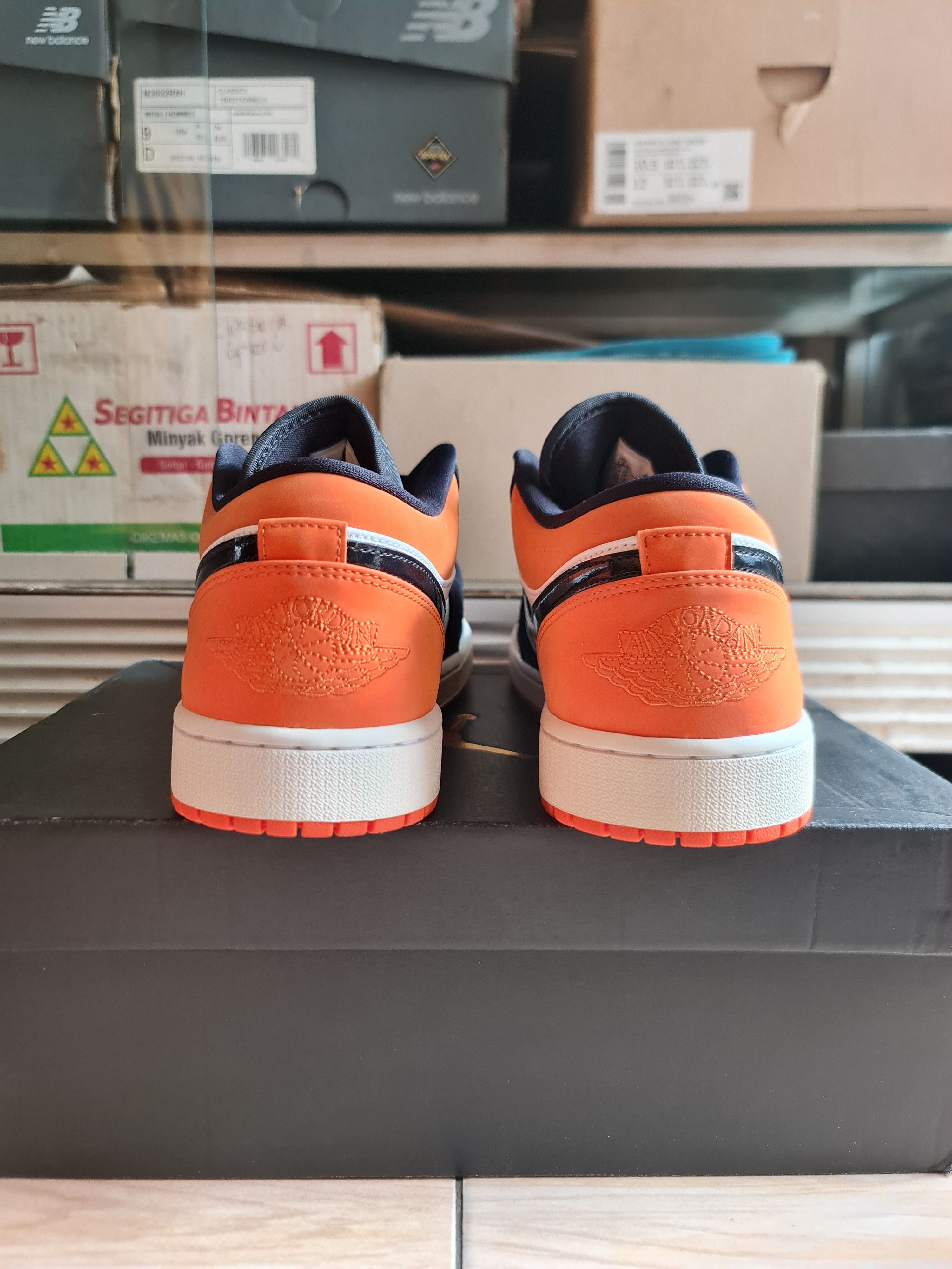 Jordan Brand Nike Air Jordan 1 Low Shattered Backboard 553558-128 Size US 12 / EU 45 - 8 Thumbnail