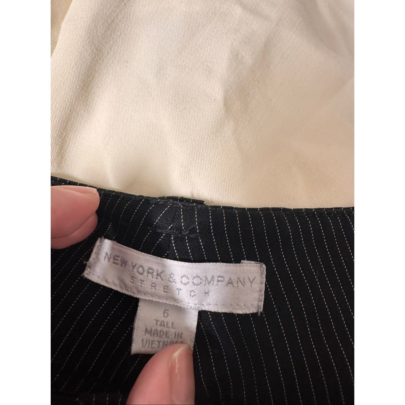 Other New York & Company Career Dress Pants Black Pinstripe Size 6 Size 27" / US 4 / IT 40 - 6 Thumbnail