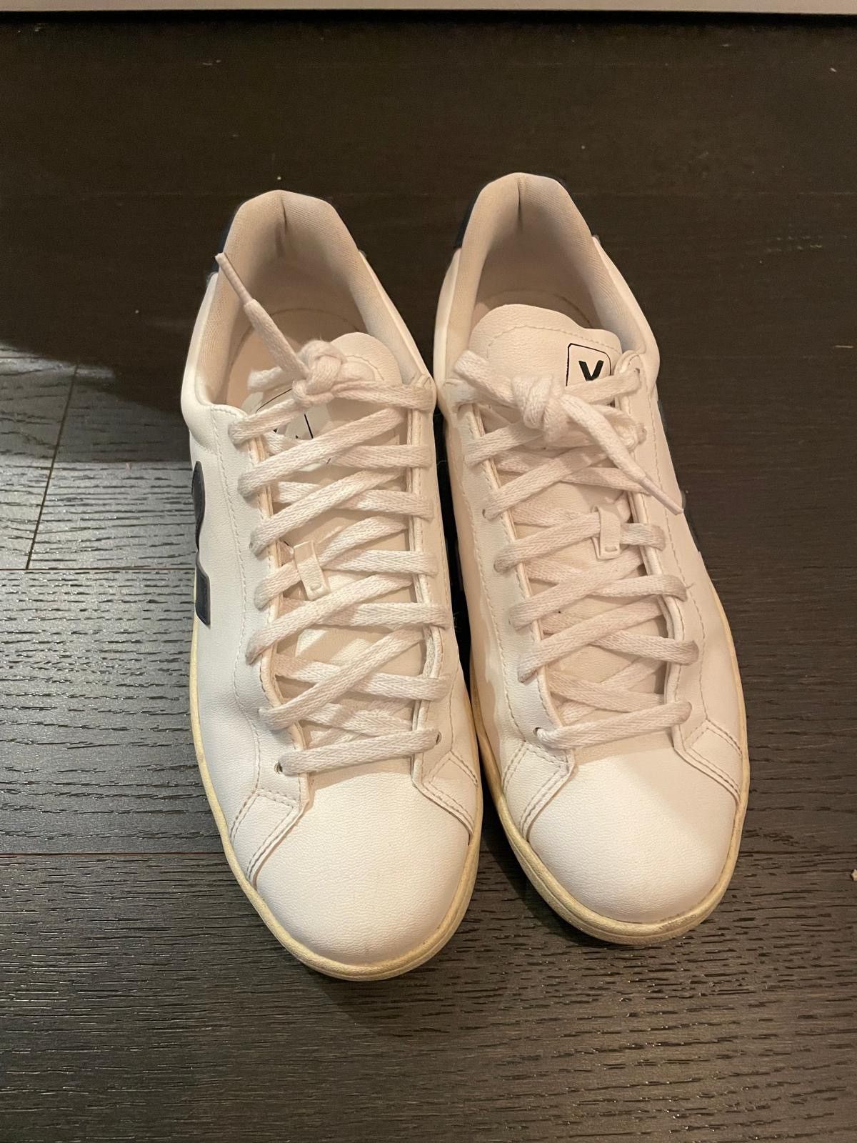 Veja Veja White Sneakers classic minimalist design Size US 11 / EU 44 - 1 Thumbnail