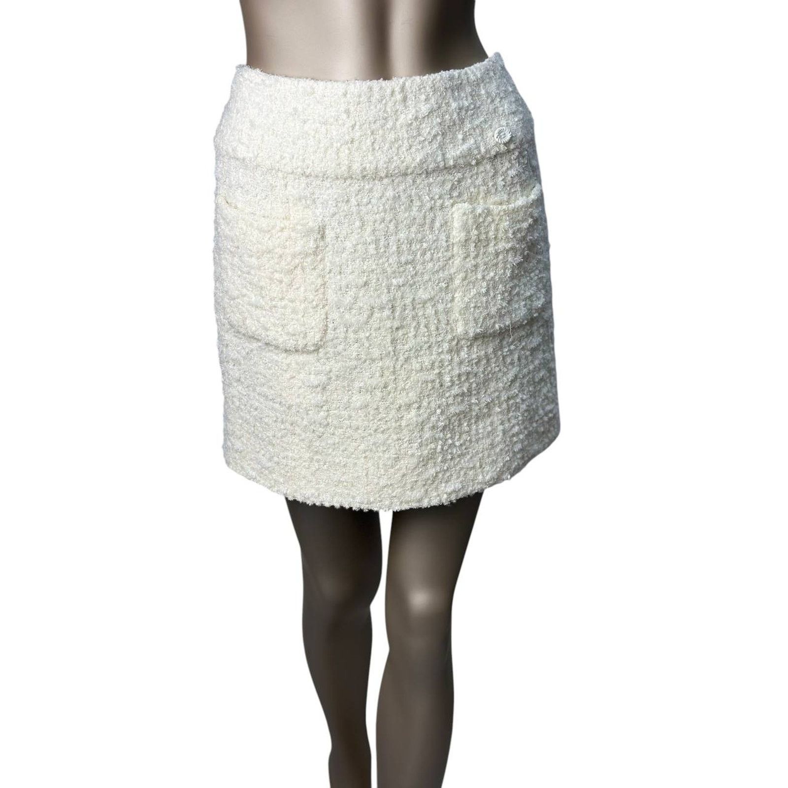 Chanel Chanel Tweed Ivory Mini Skirt Sz.40 Size 28" / US 6 / IT 42 - 1 Thumbnail