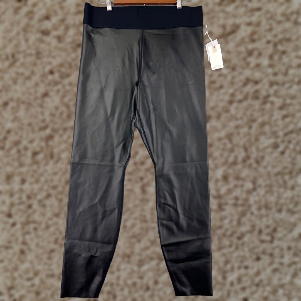 Good American Good American Pants Womens 5 Black Faux Leather Blend NWT Solid Regular Straight Casual Workwear 34in Waist 26in Inseam Womens Pants 90s? Size 27" / US 4 / IT 40 - 1 Thumbnail
