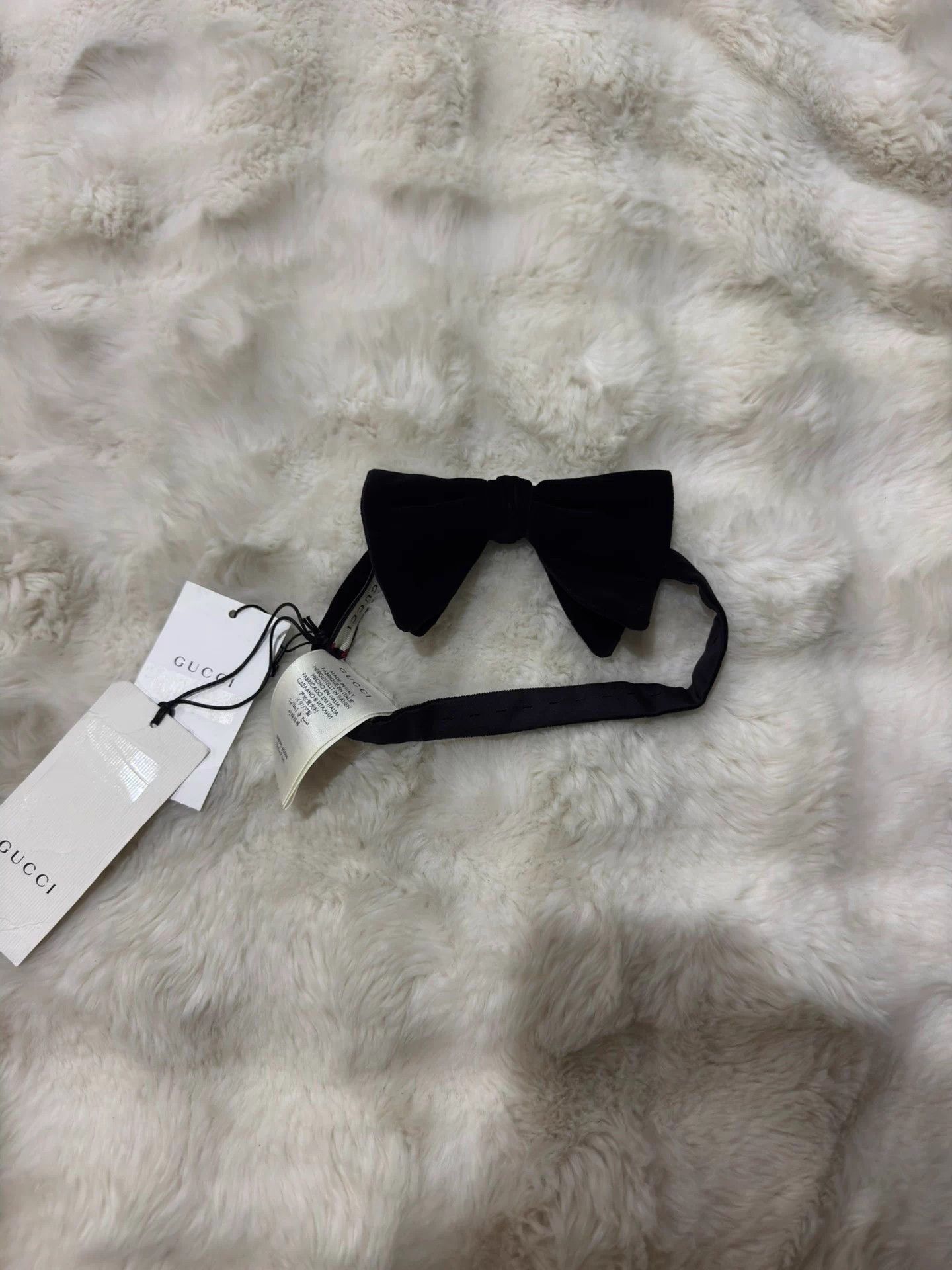 Gucci Gucci Black Velvet Bow Tie - New with Tags Size ONE SIZE - 1 Thumbnail