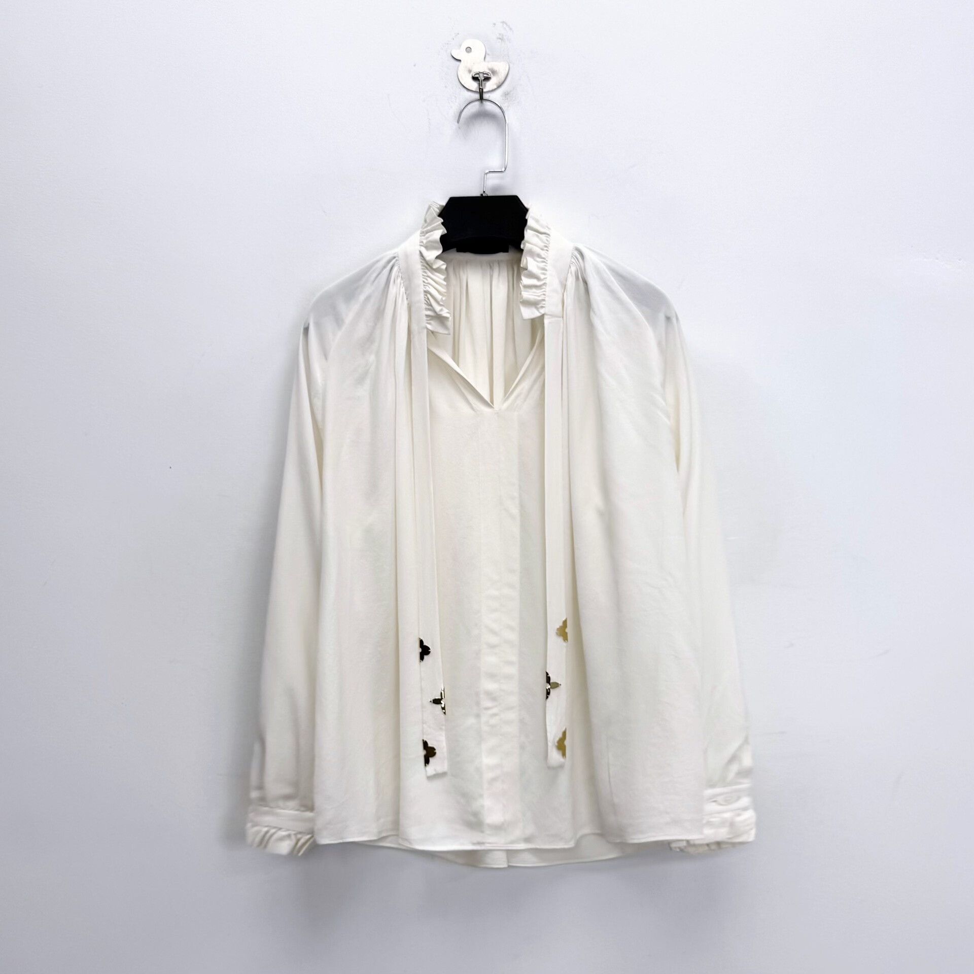 Louis Vuitton Louis Vuitton Silk Shirt with Metal Pendant Size XS / US 0-2 / IT 36-38 - 1 Thumbnail