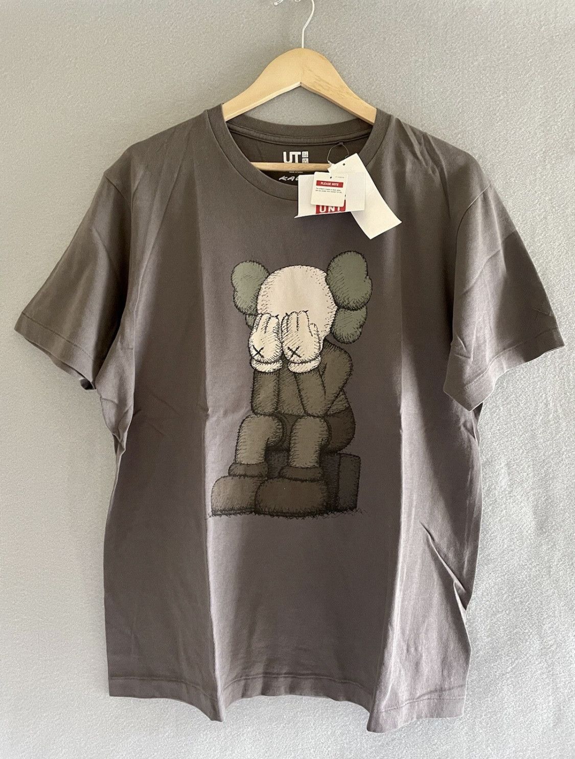 Kaws × Uniqlo Kaws x Uniqlo “Passing Through” Size US L / EU 52-54 / 3 - 1 Preview