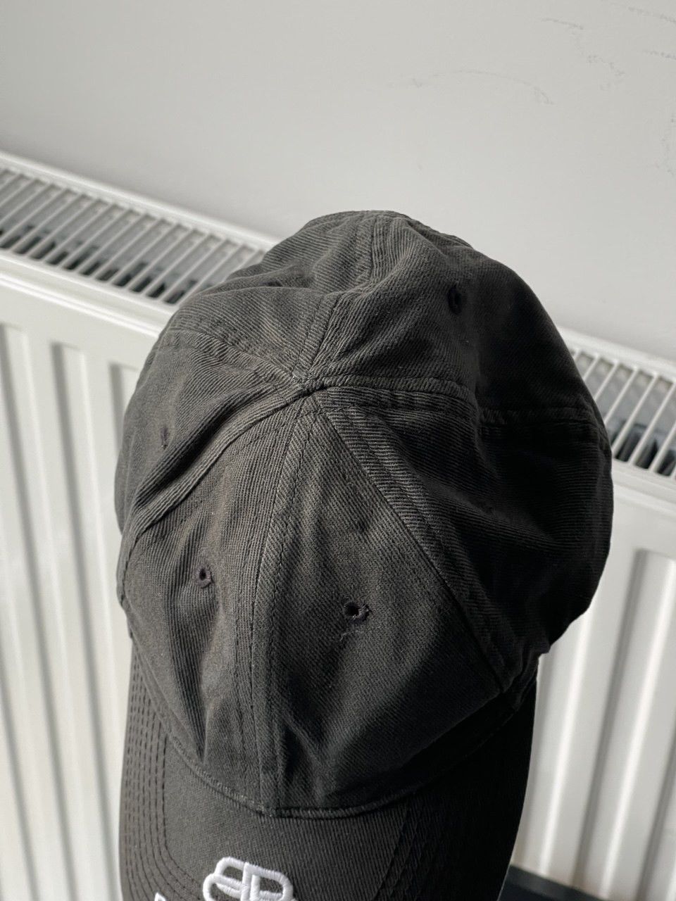 Balenciaga Balenciaga Cap Washed Black BB Used Large Hype Size ONE SIZE - 14 Thumbnail