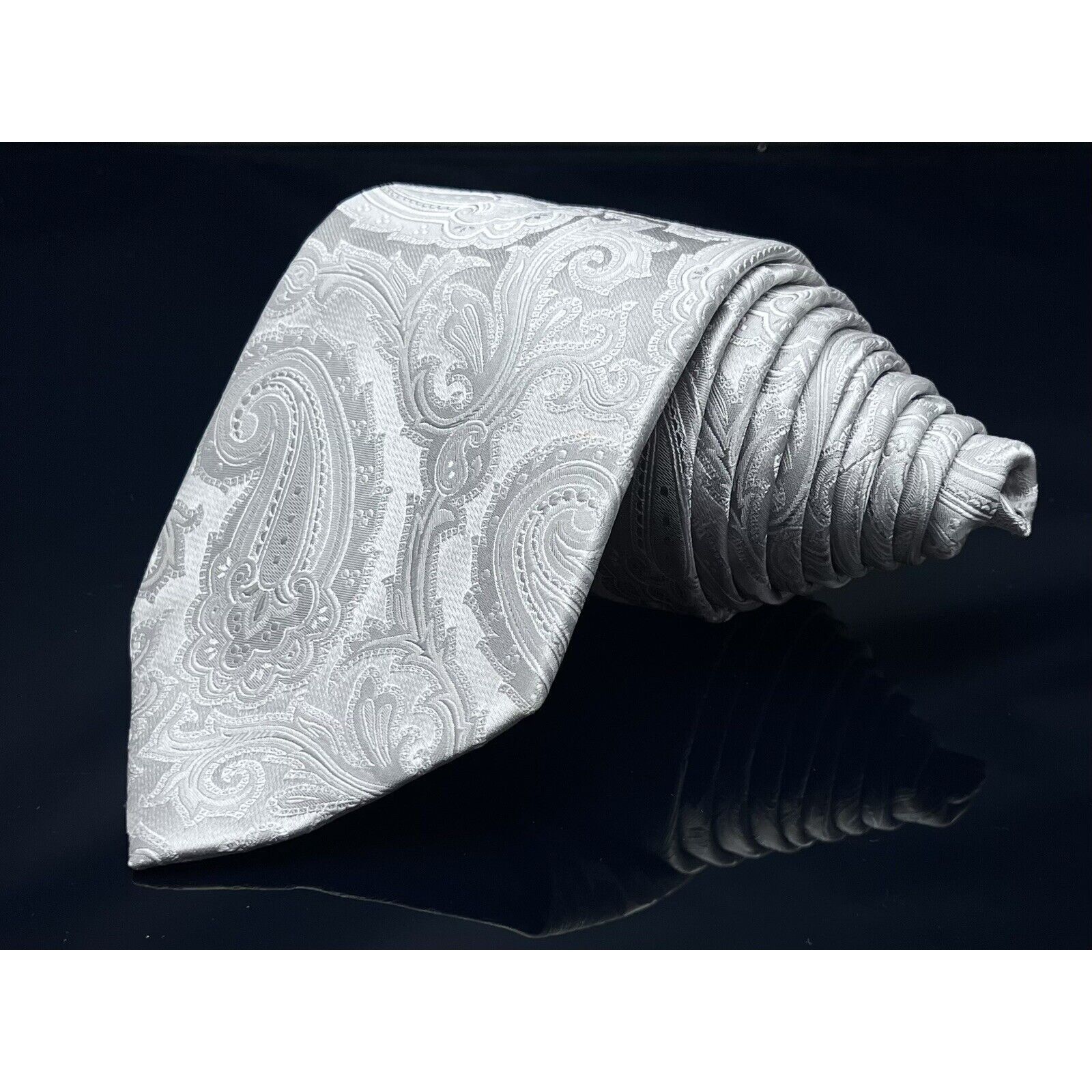 Donald Trump DONALD J TRUMP MEN'S TIE SILVER/PAISLEY Width 4” Length: 58. Size ONE SIZE - 7 Thumbnail