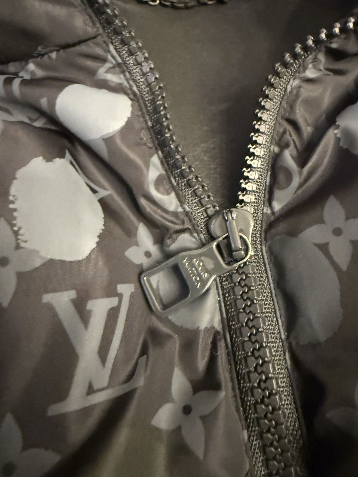 Louis Vuitton × Yayoi Kusama Louis Vuitton X Yayoi Kusama Puffer Jacket Size 52 / Large Size US L / EU 52-54 / 3 - 8 Thumbnail