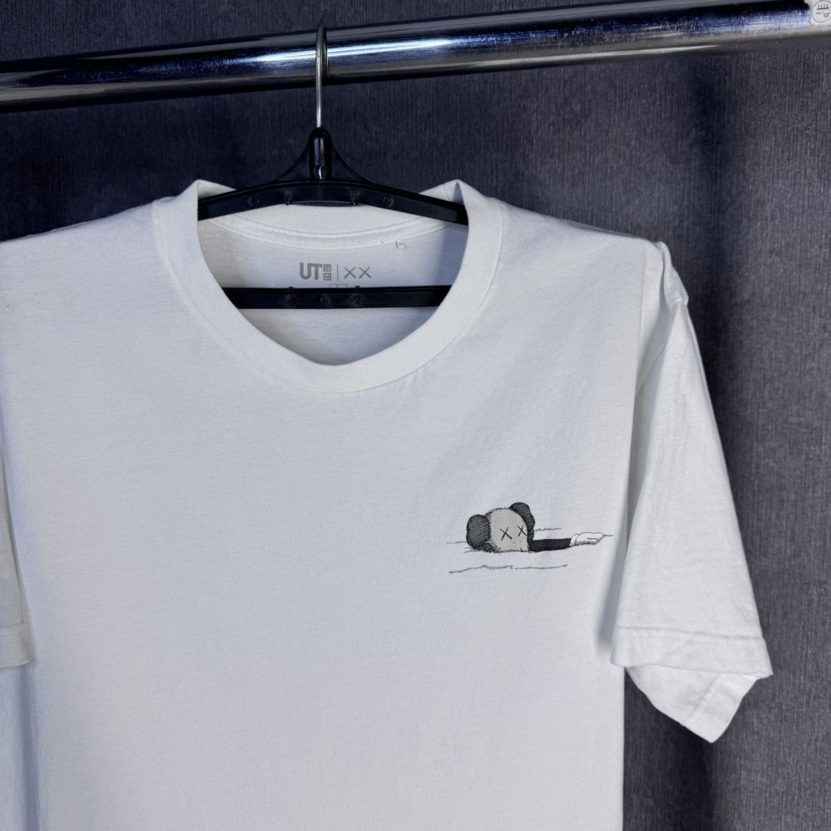 Kaws Uniqlo x Kaws t shirt big logo y2k tee Size US L / EU 52-54 / 3 - 3 Thumbnail