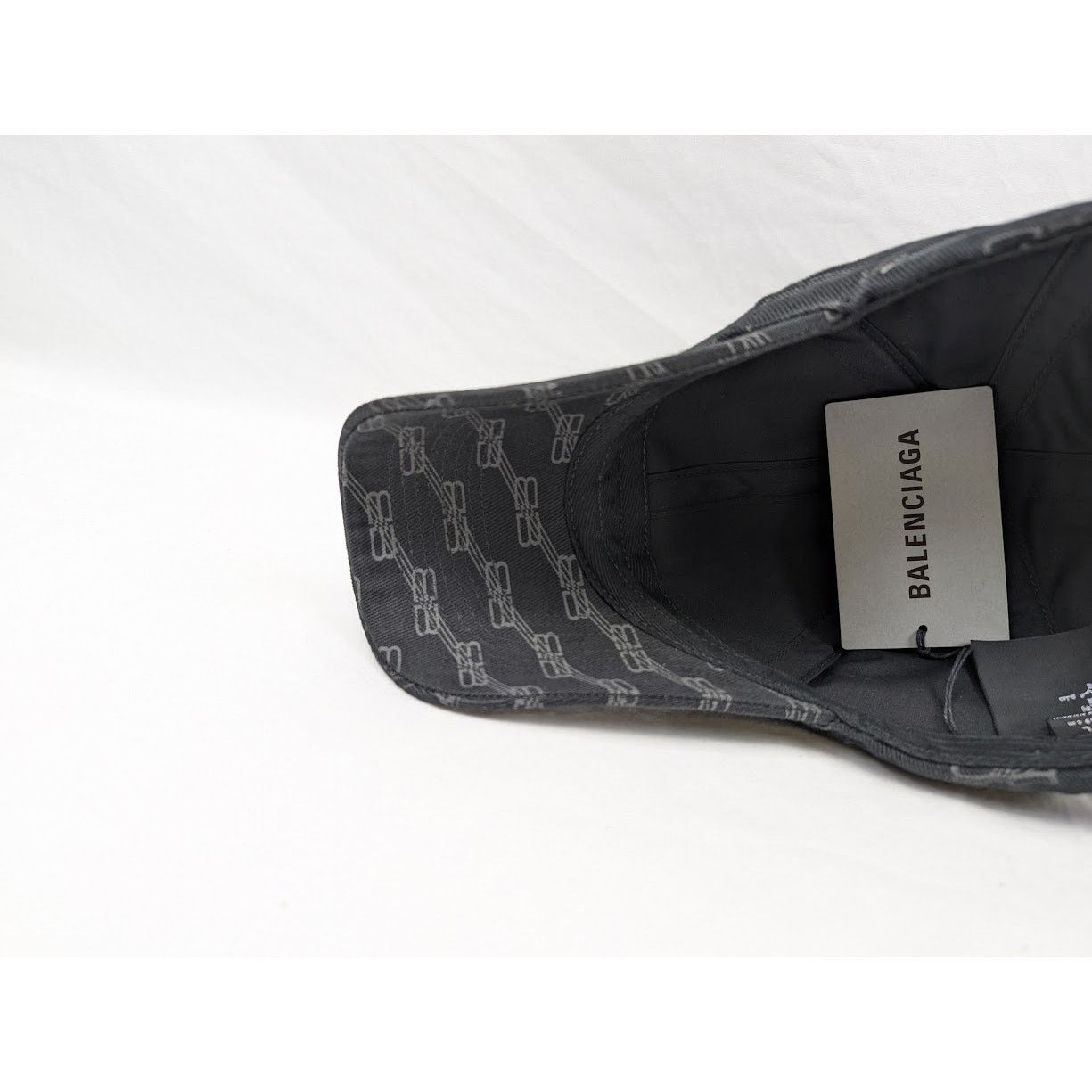 Balenciaga o1rshd1 Size: L / BB Monogram Hat/Cap in Black Size ONE SIZE - 14 Thumbnail