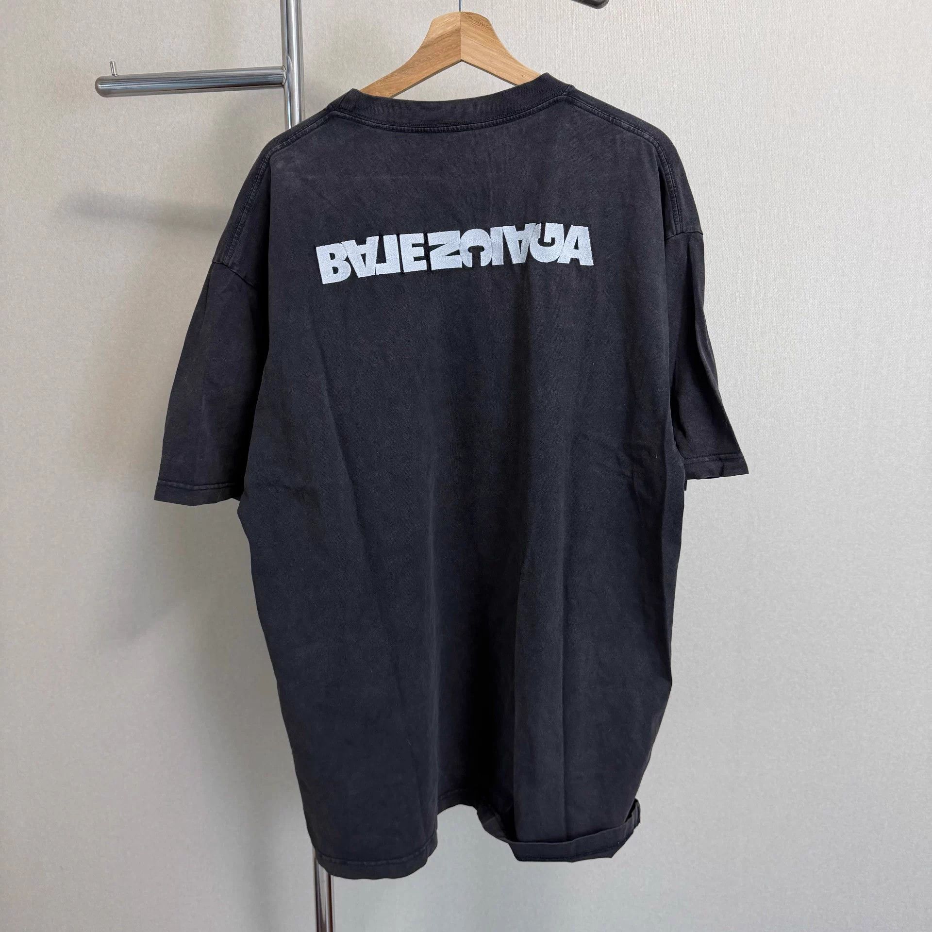 Balenciaga Balenciaga Logo crewneck short sleeve T-shirt unisex black Size US L / EU 52-54 / 3 - 2 Thumbnail