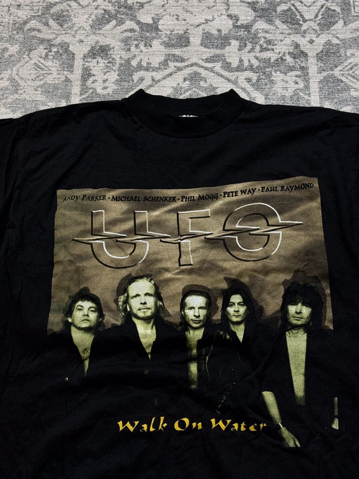 Band Tees 💥Vintage UFO Walk On Water Tour 1998 Rock Merch Longsleeve Size US L / EU 52-54 / 3 - 5 Thumbnail