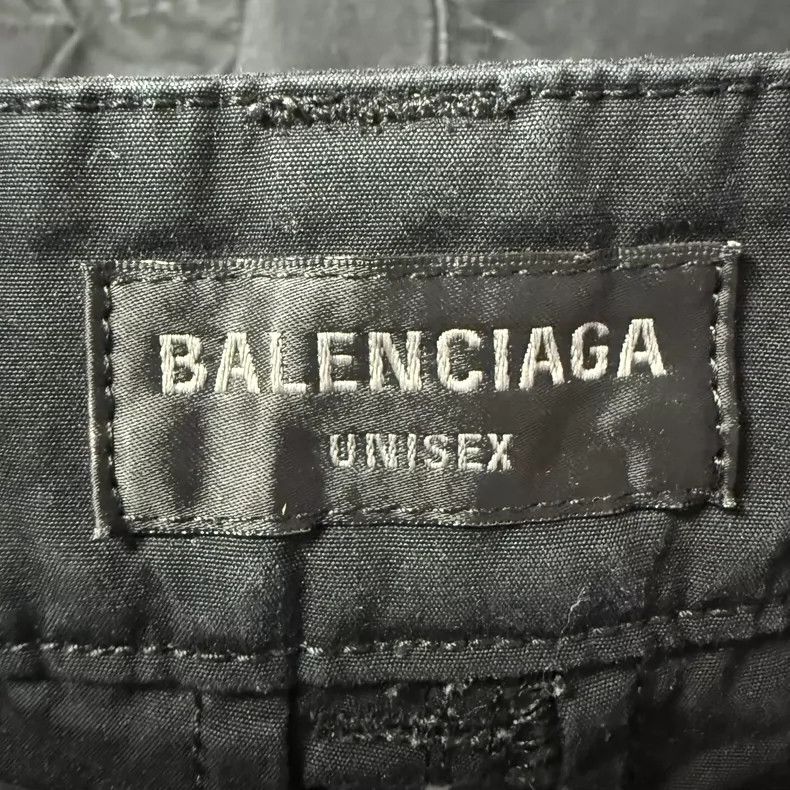 Balenciaga Balenciaga size xs 23ss Cargo Washed Worn Cargo Shorts 250 Size US 28 / EU 44 - 3 Thumbnail