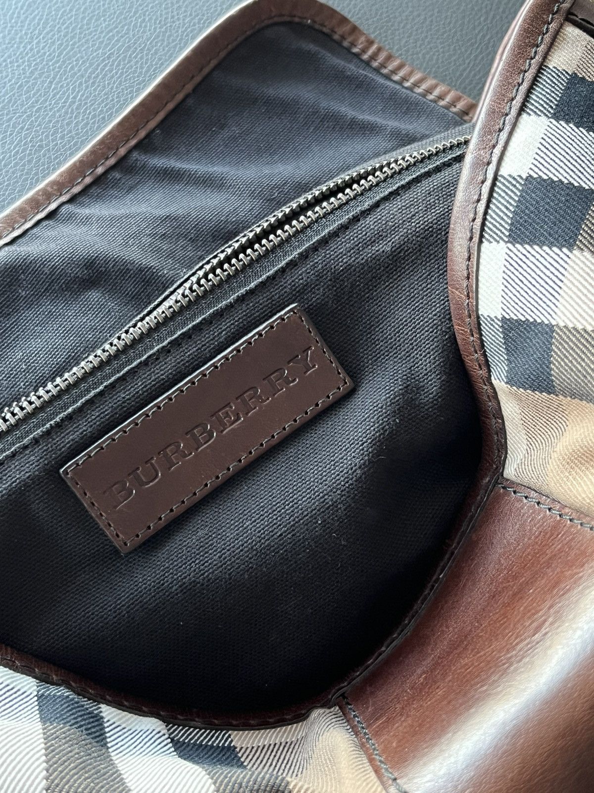 Burberry BBR $3k Rare Vintage Classic Logo Messenger Crossbody Bag Size ONE SIZE - 13 Thumbnail