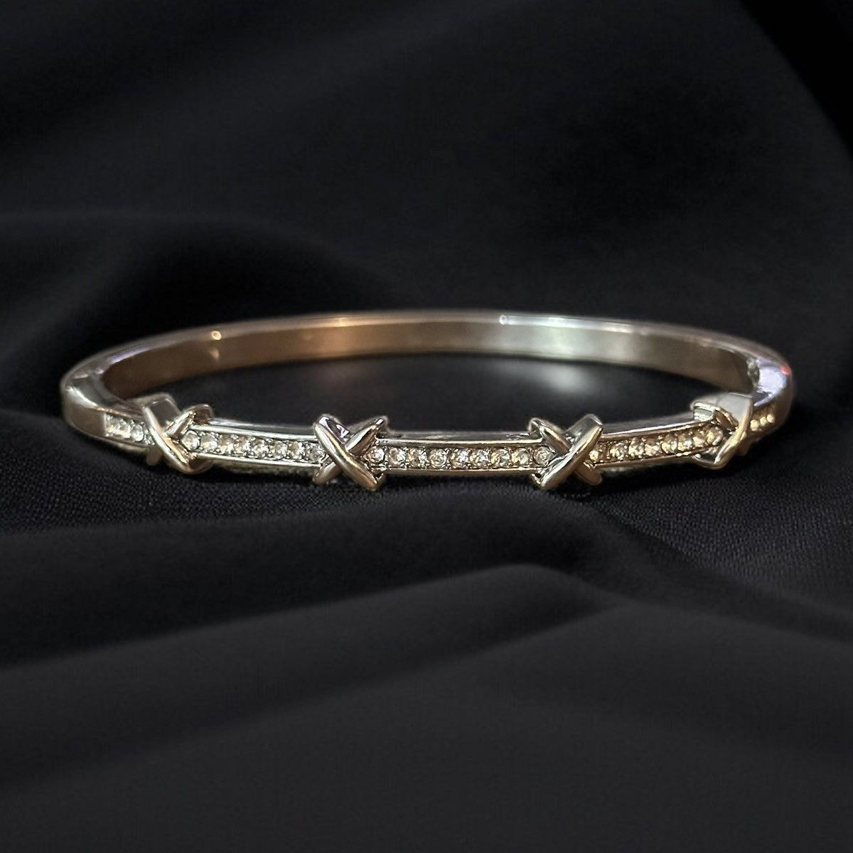 Other Silver tone rhinestone hugs & kisses hinged bangle bracelet Size ONE SIZE - 1 Thumbnail