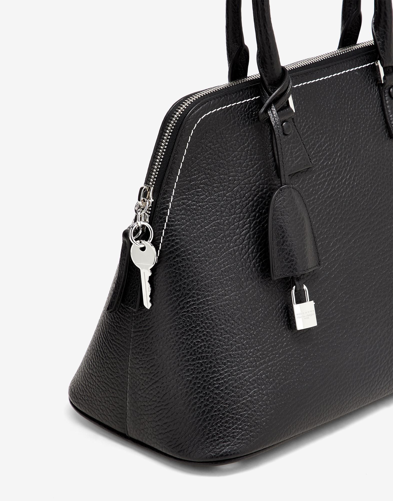 Maison Margiela oc11z0325 Size: OS / Large Bag in Black Size ONE SIZE - 6 Thumbnail