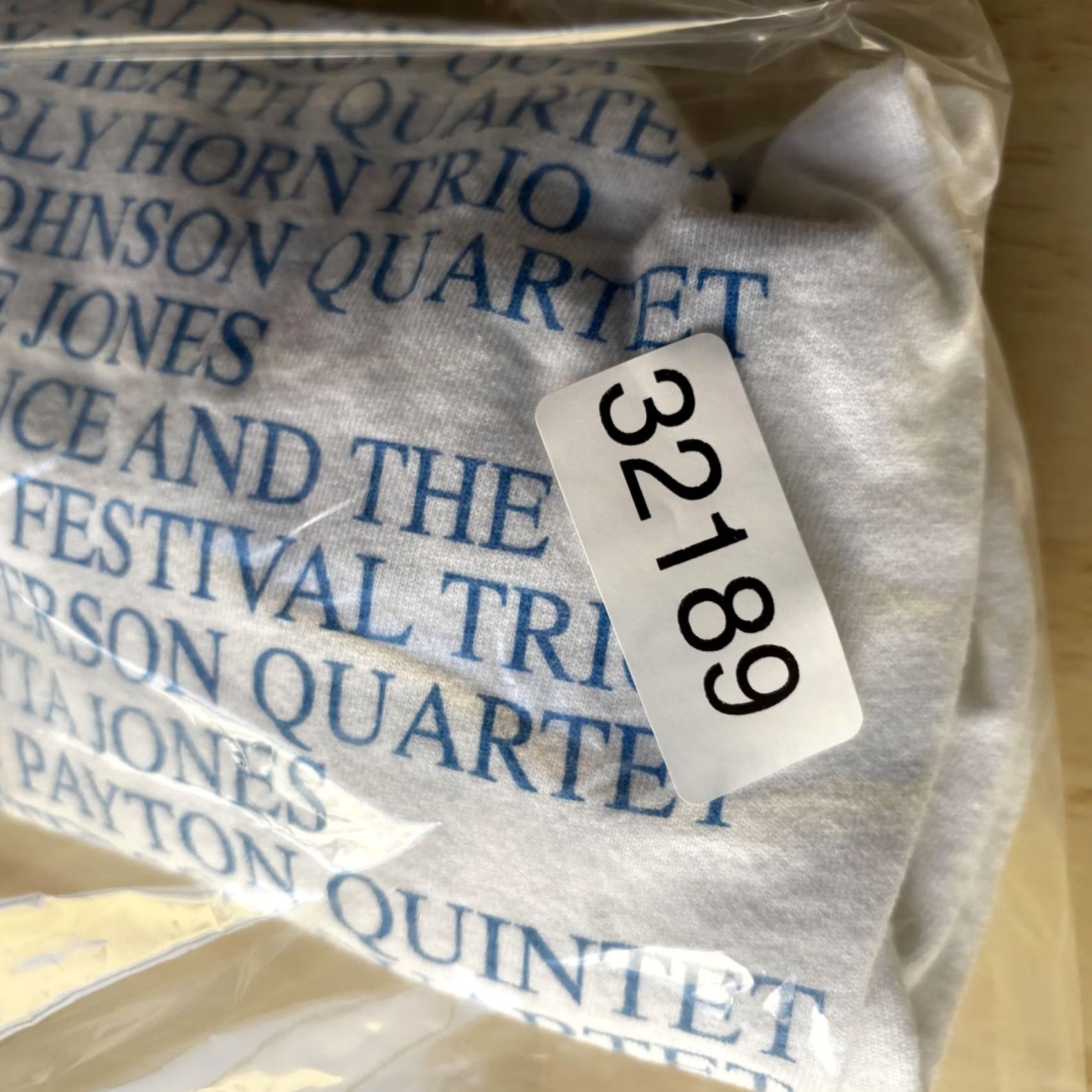 Delta VINTAGE 1999 QE2 JAZZ FESTIVAL Delta Shirt Mens XL White Crew Tee T-Shirt Size US XL / EU 56 / 4 - 8 Thumbnail