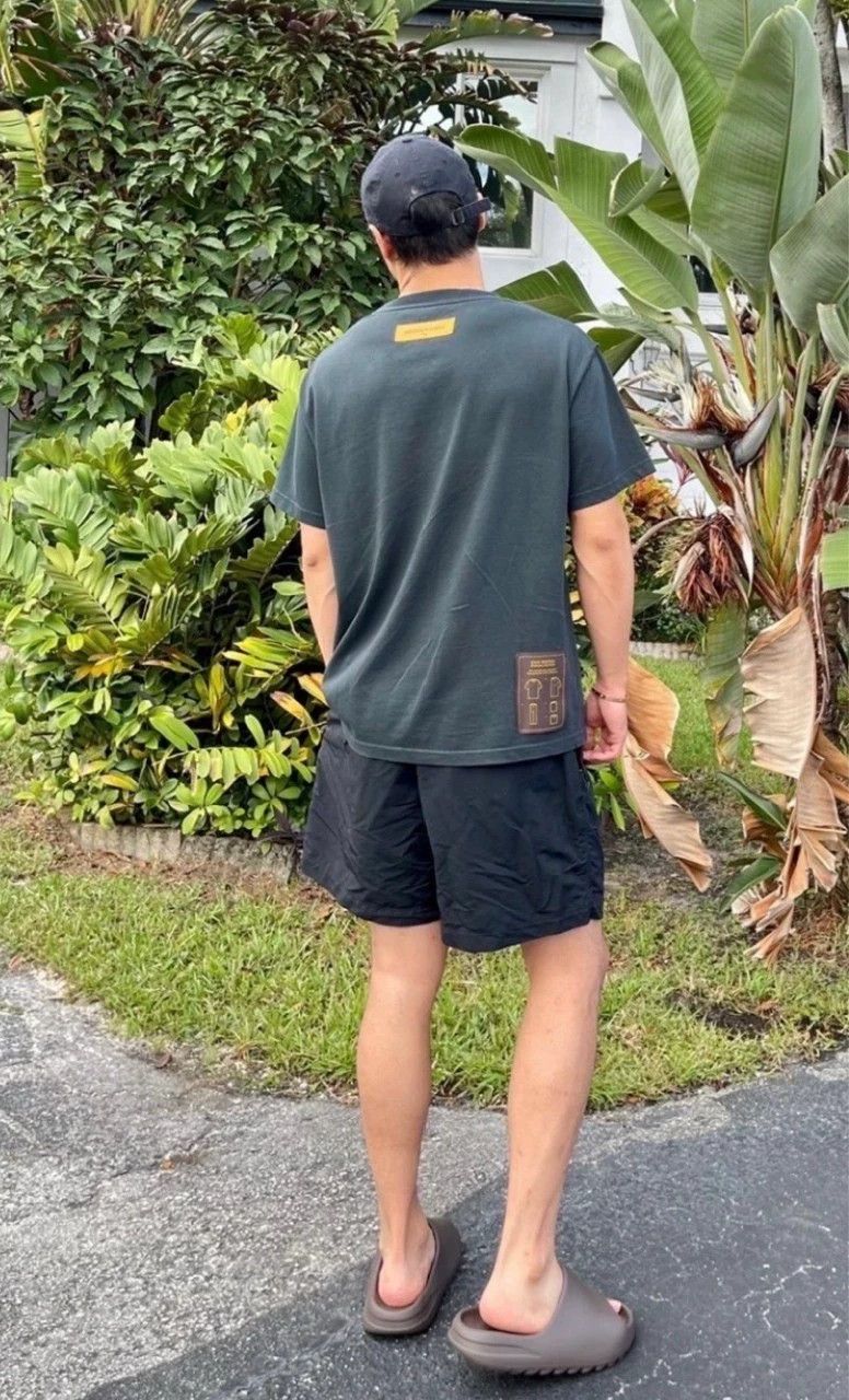 Louis Vuitton Louis Vuitton Black manual bottom short sleeve Size US L / EU 52-54 / 3 - 6 Thumbnail