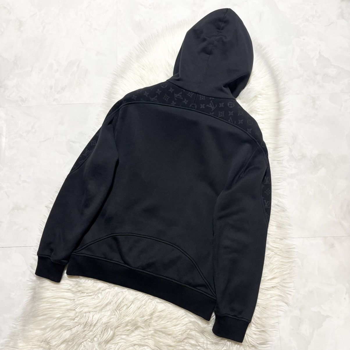 Louis Vuitton Authentic Louis Vuitton Circle Monogram Hoodie Pullover Size US S / EU 44-46 / 1 - 9 Thumbnail