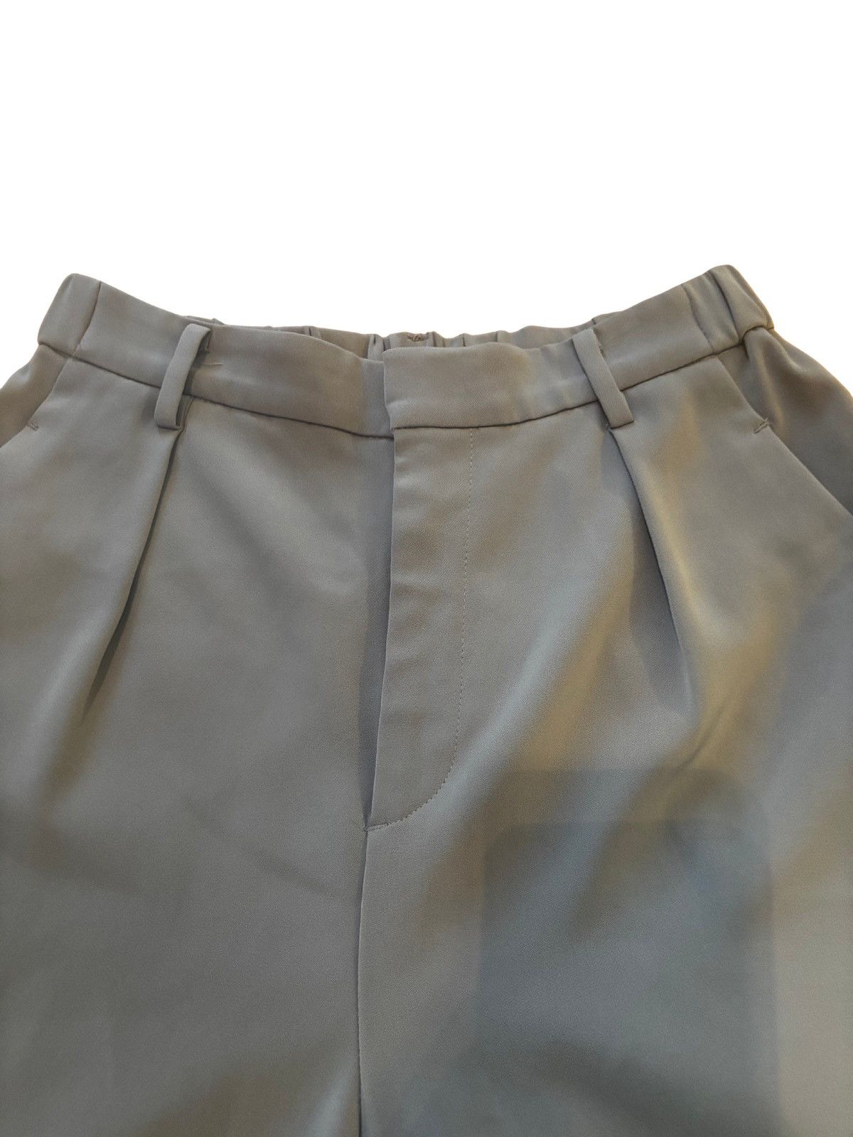 Uniqlo Women’s gray bermuda pants.wp0123 Size 24" / US 00 / IT 34 - 2 Thumbnail