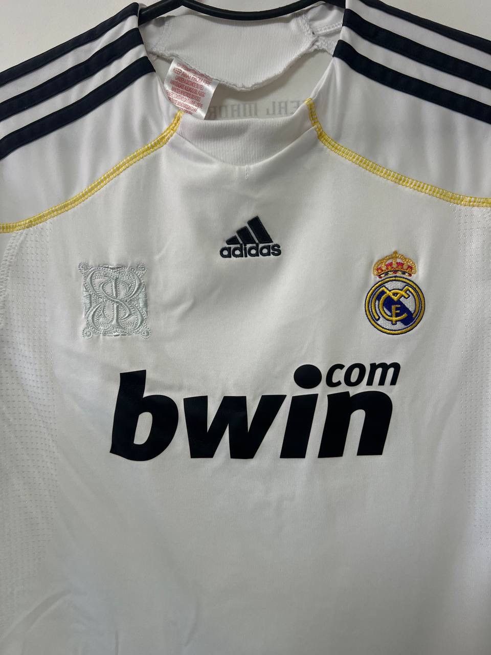 Adidas Real Madrid 2009/2010 Home Soccer Football Shirt Adidas M Size US M / EU 48-50 / 2 - 6 Thumbnail
