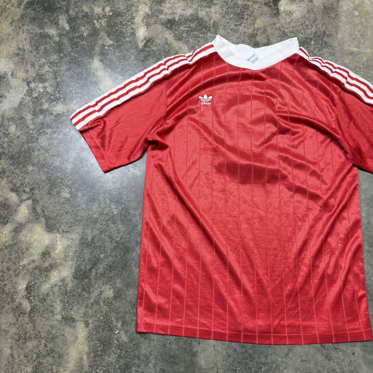 Adidas vintage adidas soccer striped travis barker look jersey Size US L / EU 52-54 / 3 - 4 Thumbnail