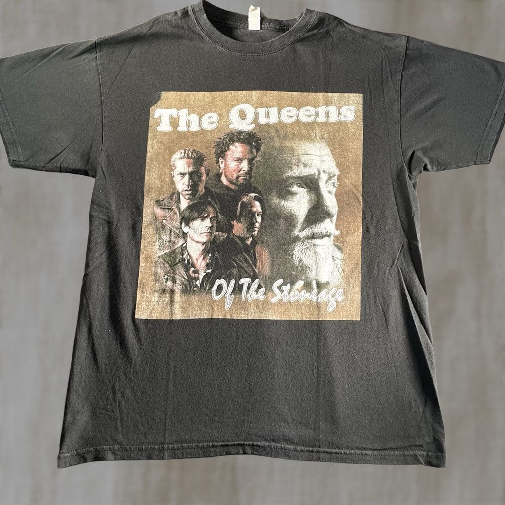 Gildan Queens Of The Stone Age Shirt Men’s L Rock Alive In The Catacombs QOTSA Gildan Black 90s Band Music Concert Foo Fighters Nirvana Dave Grohl Mens Size US L / EU 52-54 / 3 - 1 Thumbnail