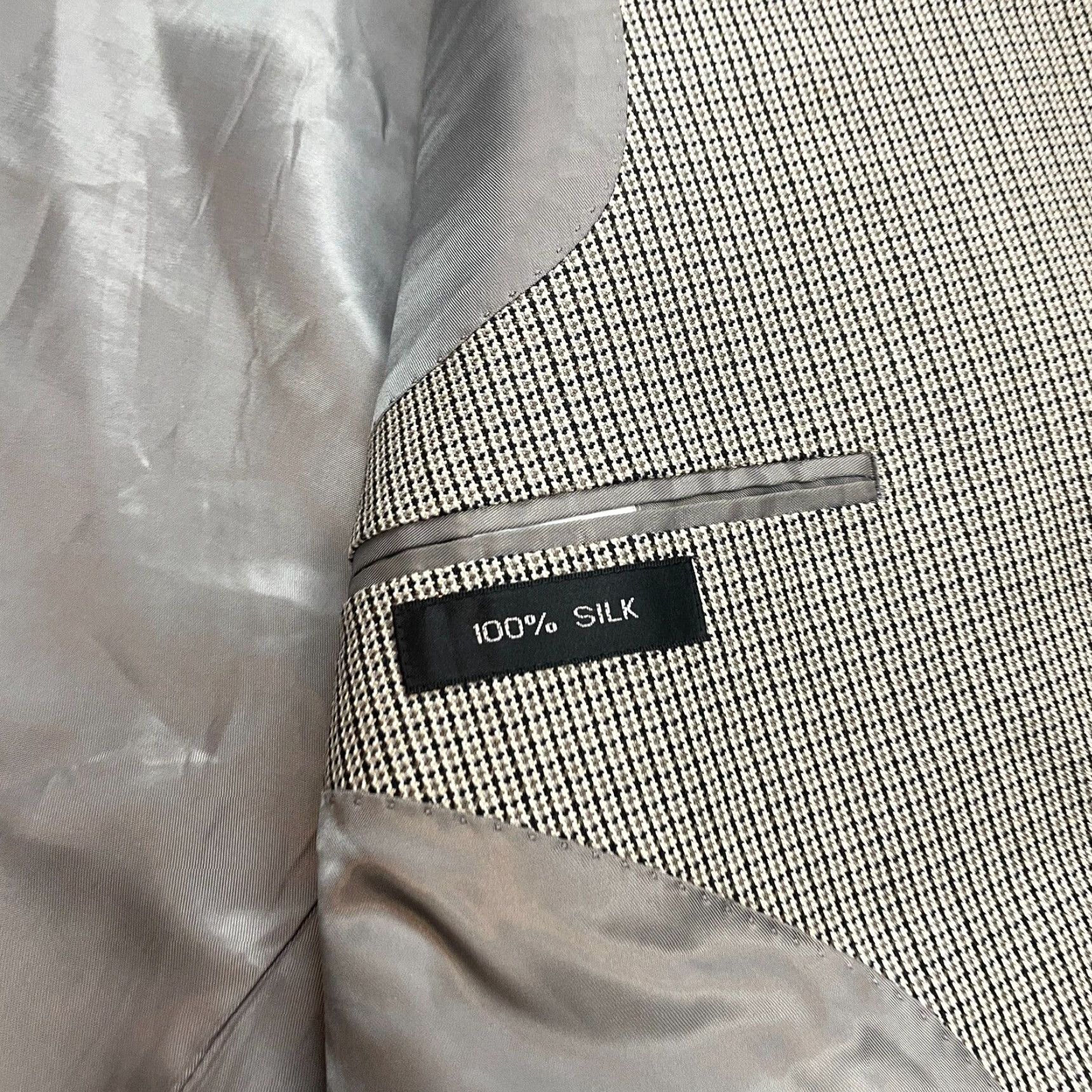 Vintage Andrew Fezza Mens Blazer 44 R Beige Silk Single-Breasted Notch Three-Button Short Sports Coat Formal Size 44R - 4 Thumbnail