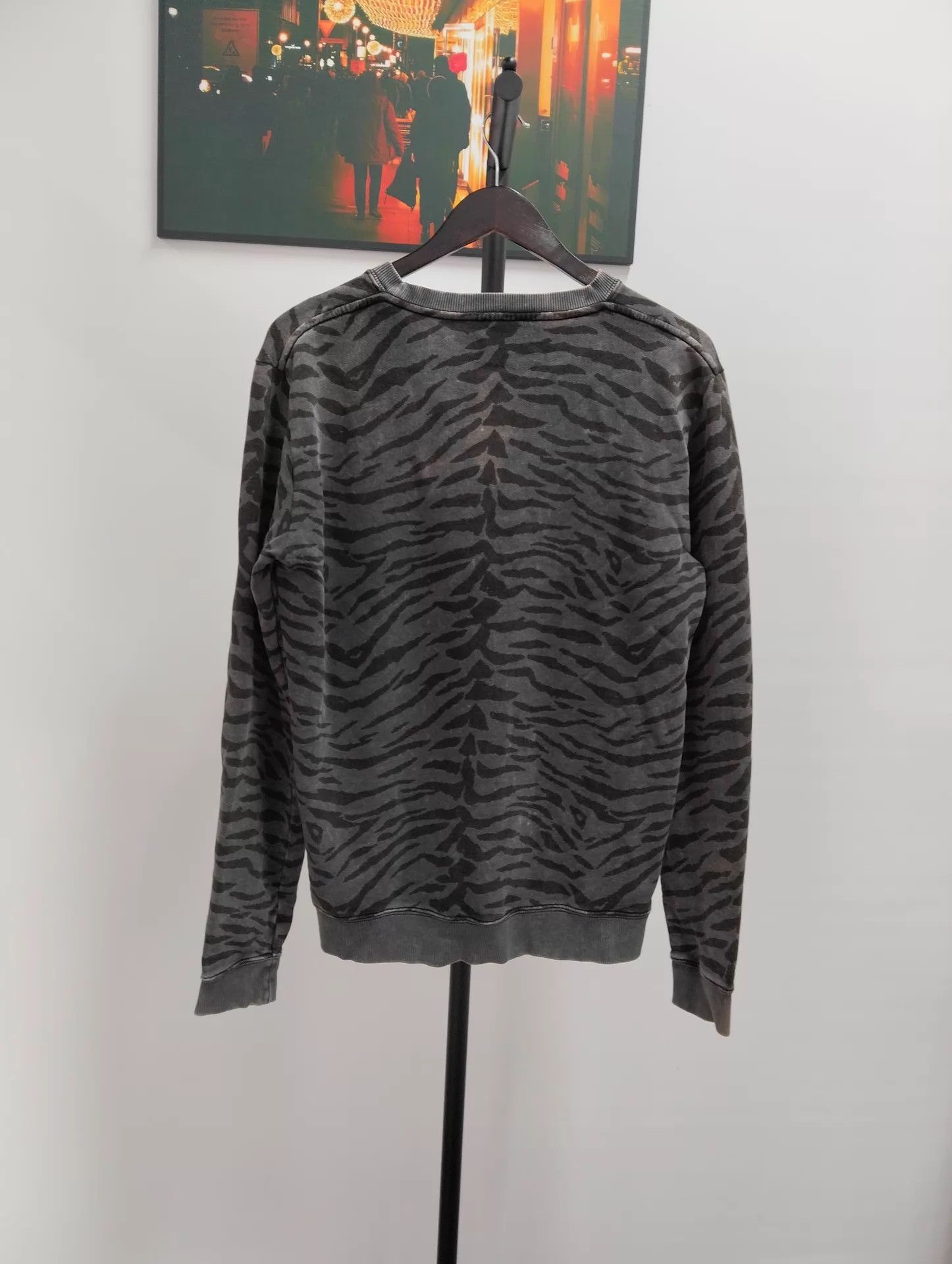 Saint Laurent Paris Saint Laurent gray tiger stripe distress crewneck M Size US M / EU 48-50 / 2 - 2 Thumbnail