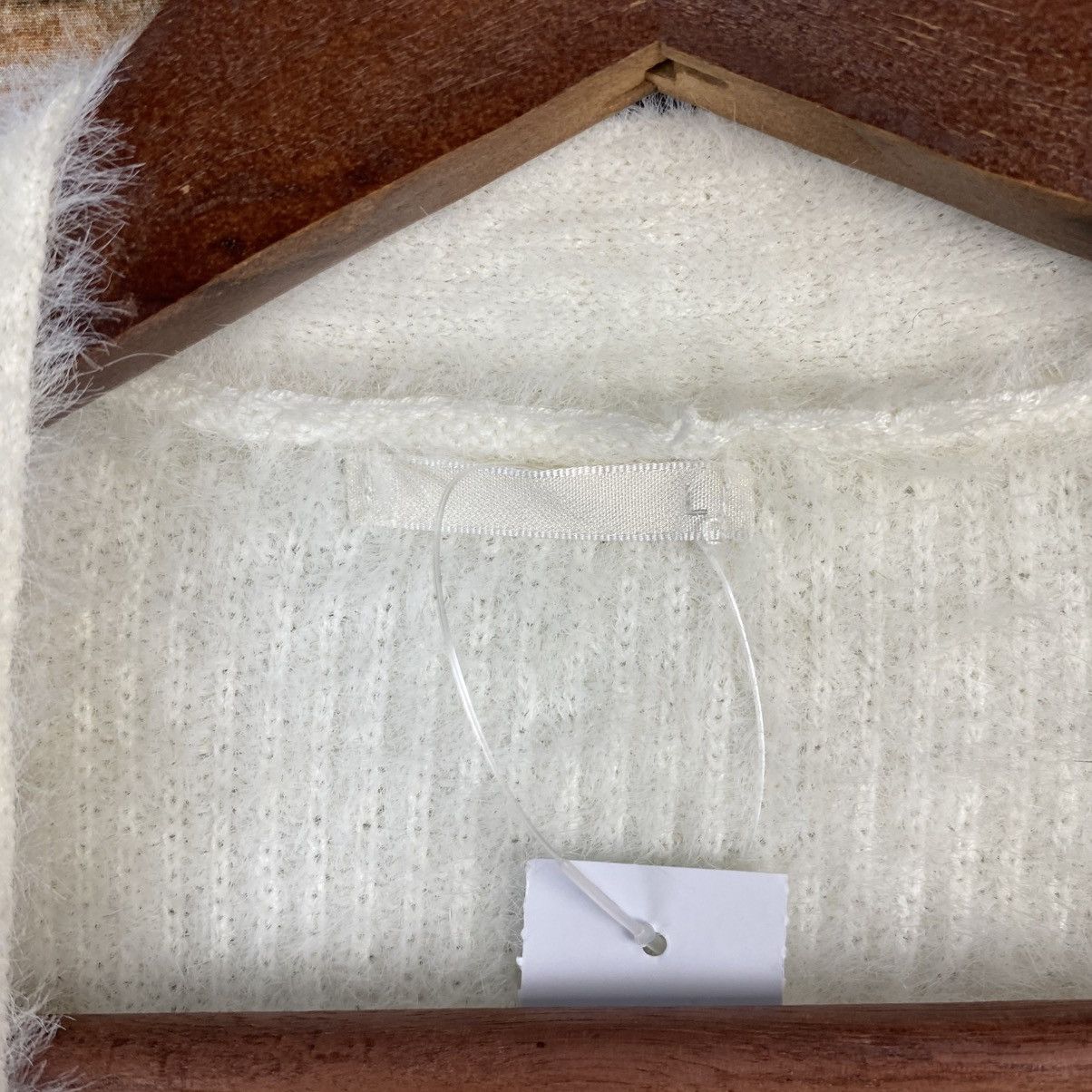 Japanese Brand DL GU White Cardigan Fur shaggy Knitwear #C1089 Size L / US 10 / IT 46 - 9 Thumbnail