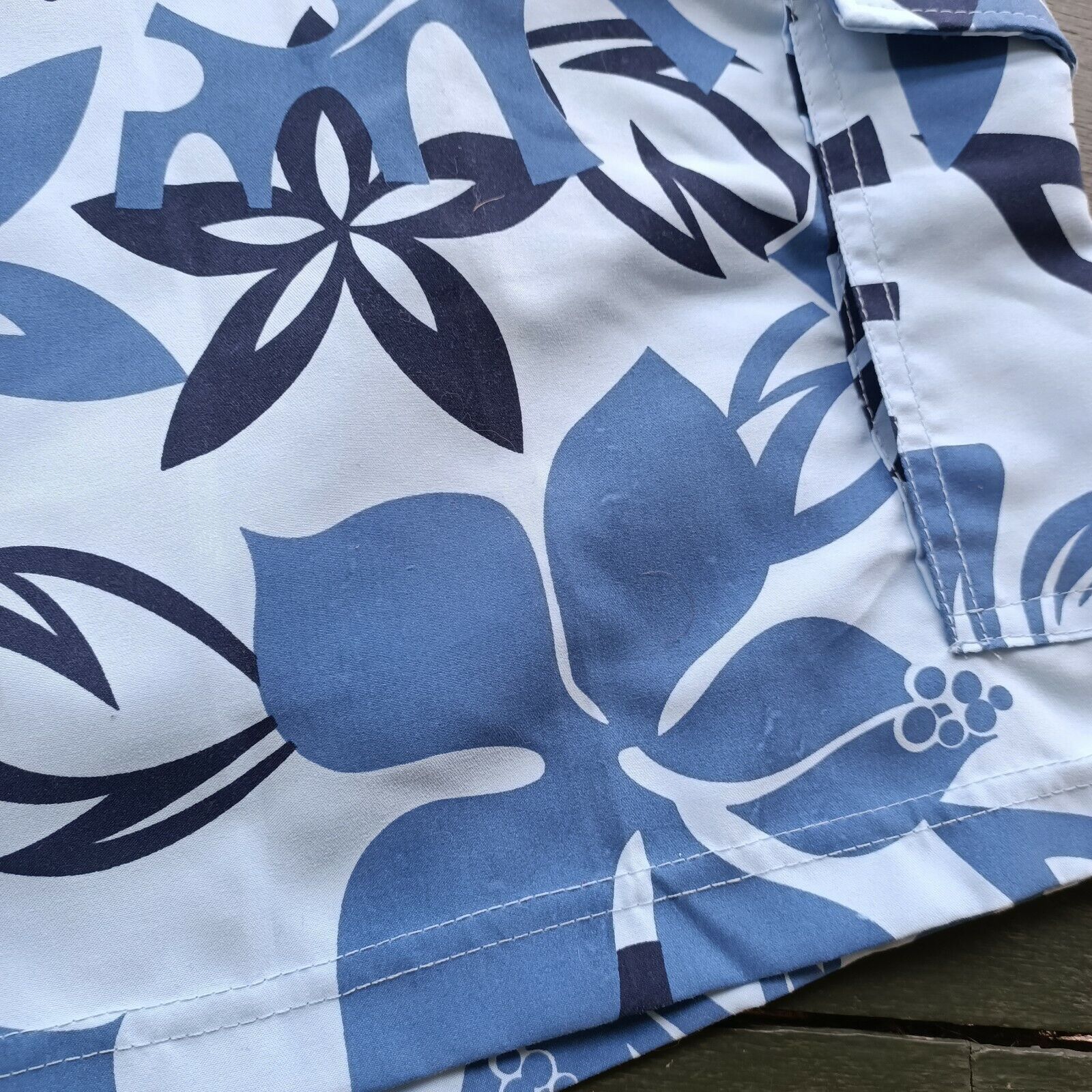 Vintage Vintage Y2K 2000s Board Shorts Mens Blue Floral Size 36 Size US 36 / EU 52 - 11 Thumbnail