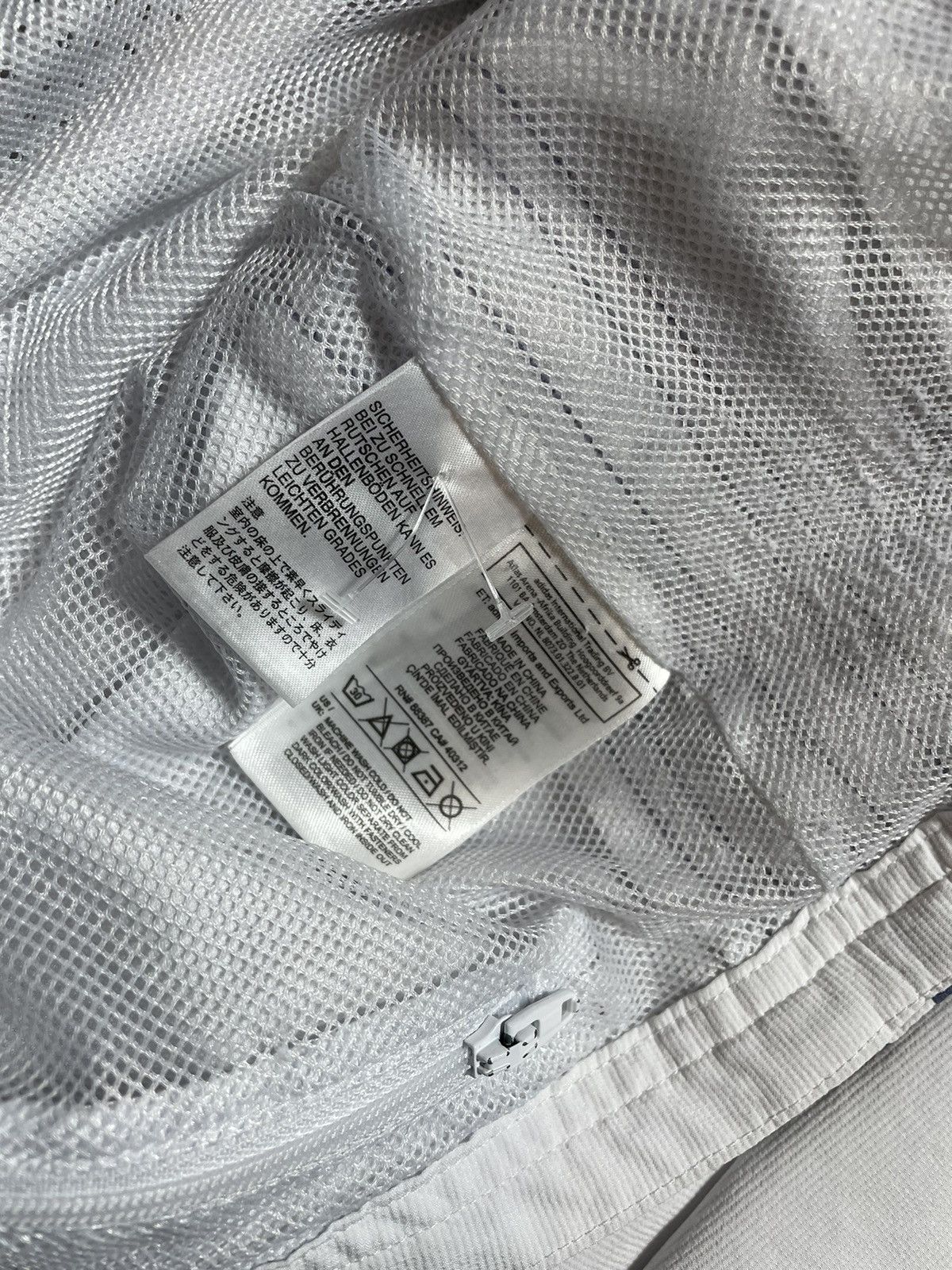 Adidas Vintage Nylon Adidas Real Madrid Blokecore Football Jacket Size US M / EU 48-50 / 2 - 9 Thumbnail