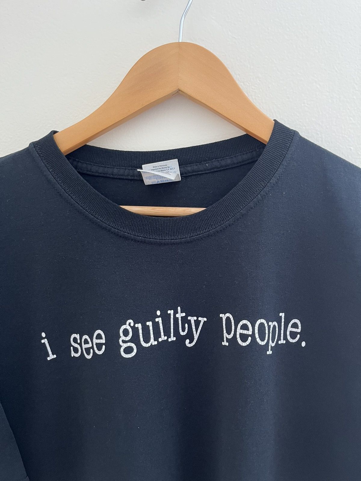 Vintage Vintage Y2K Adult Humor “I See Quilty People” T-Shirt Size US XL / EU 56 / 4 - 2 Thumbnail