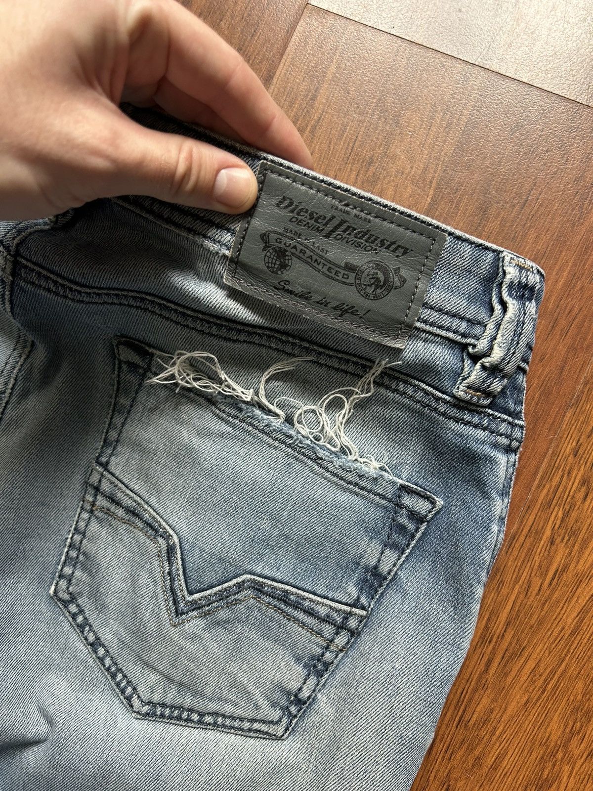 Diesel Vintage Diesel Larkee Distressed Denim Jeans Faded Y2K Sz 31 Size US 31 - 11 Thumbnail